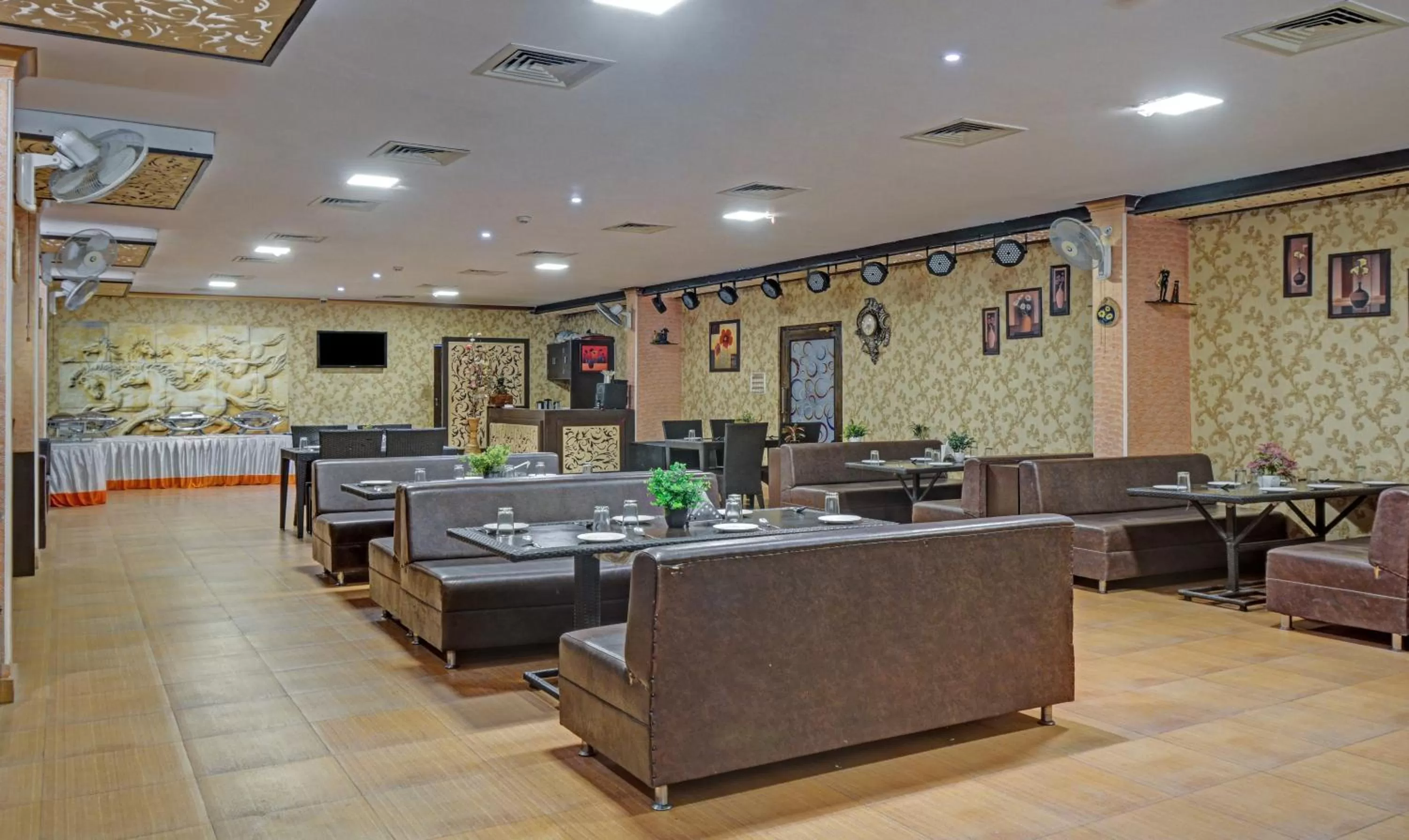 Restaurant/places to eat in Treebo New Rockwell Vivek Vihar