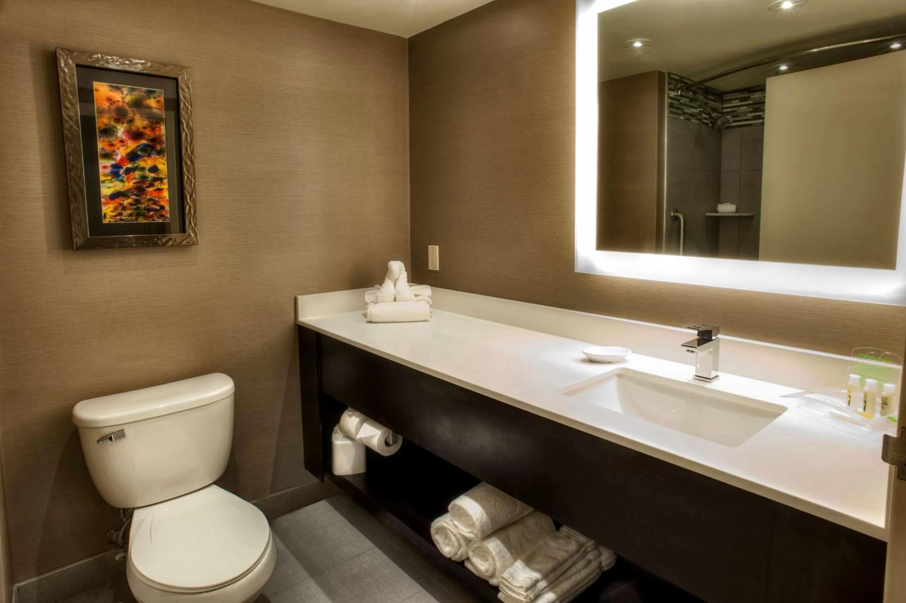 King Room with Mobility Accessible Tub in Inn at Fox Chase - BW Premier Collection