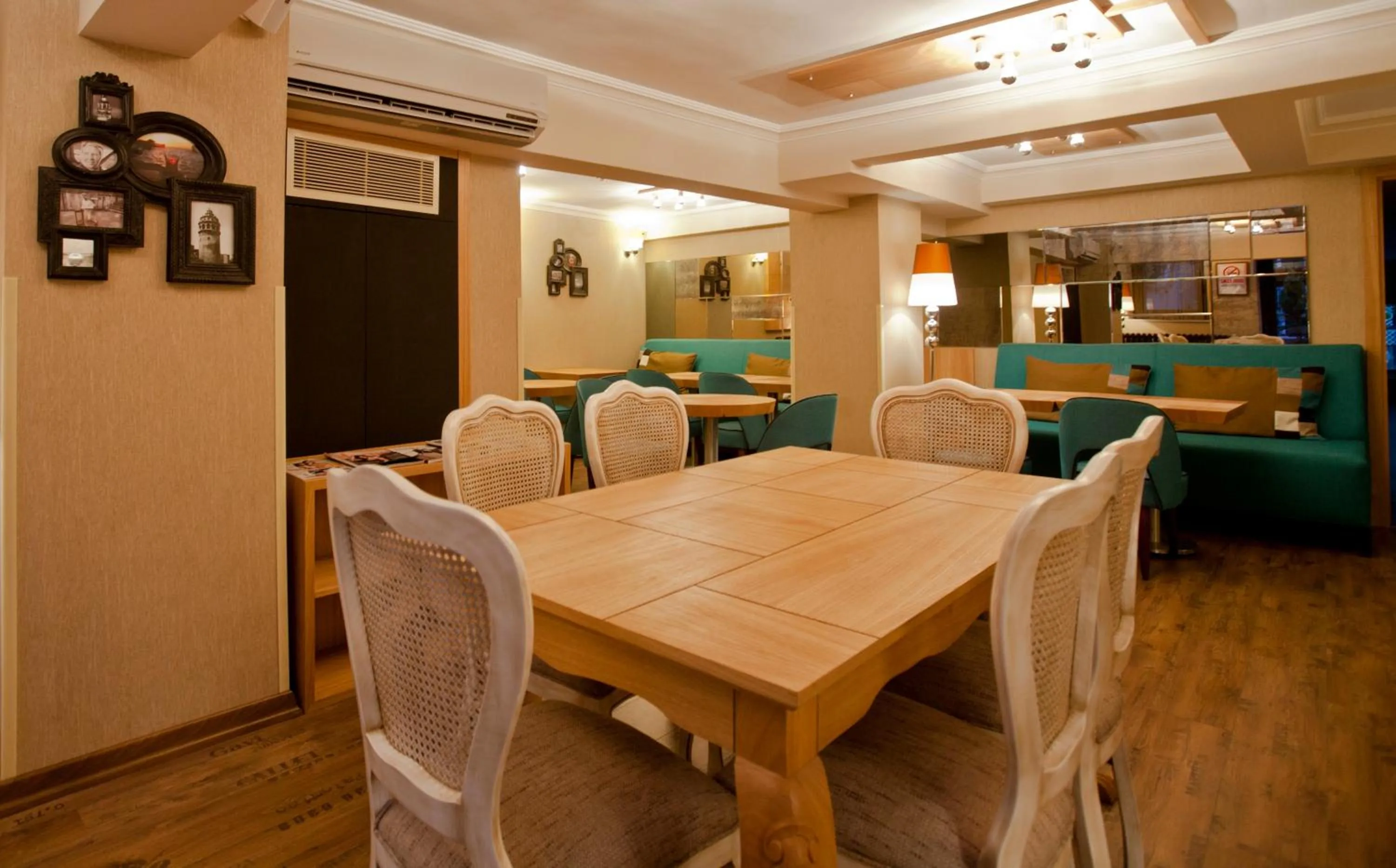 Restaurant/places to eat in Collage Pera Hotel