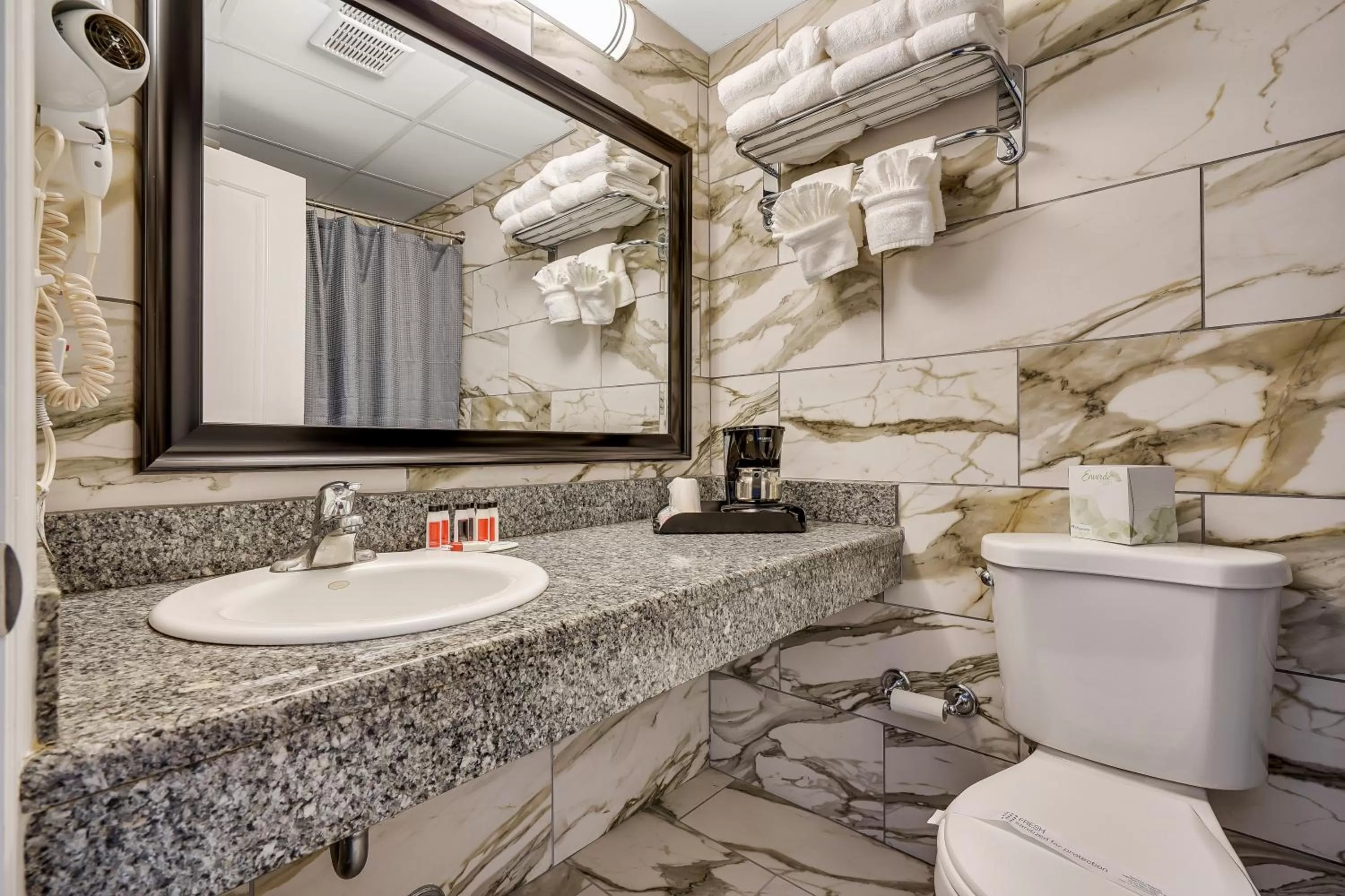 Bathroom in Blue Creek Inn