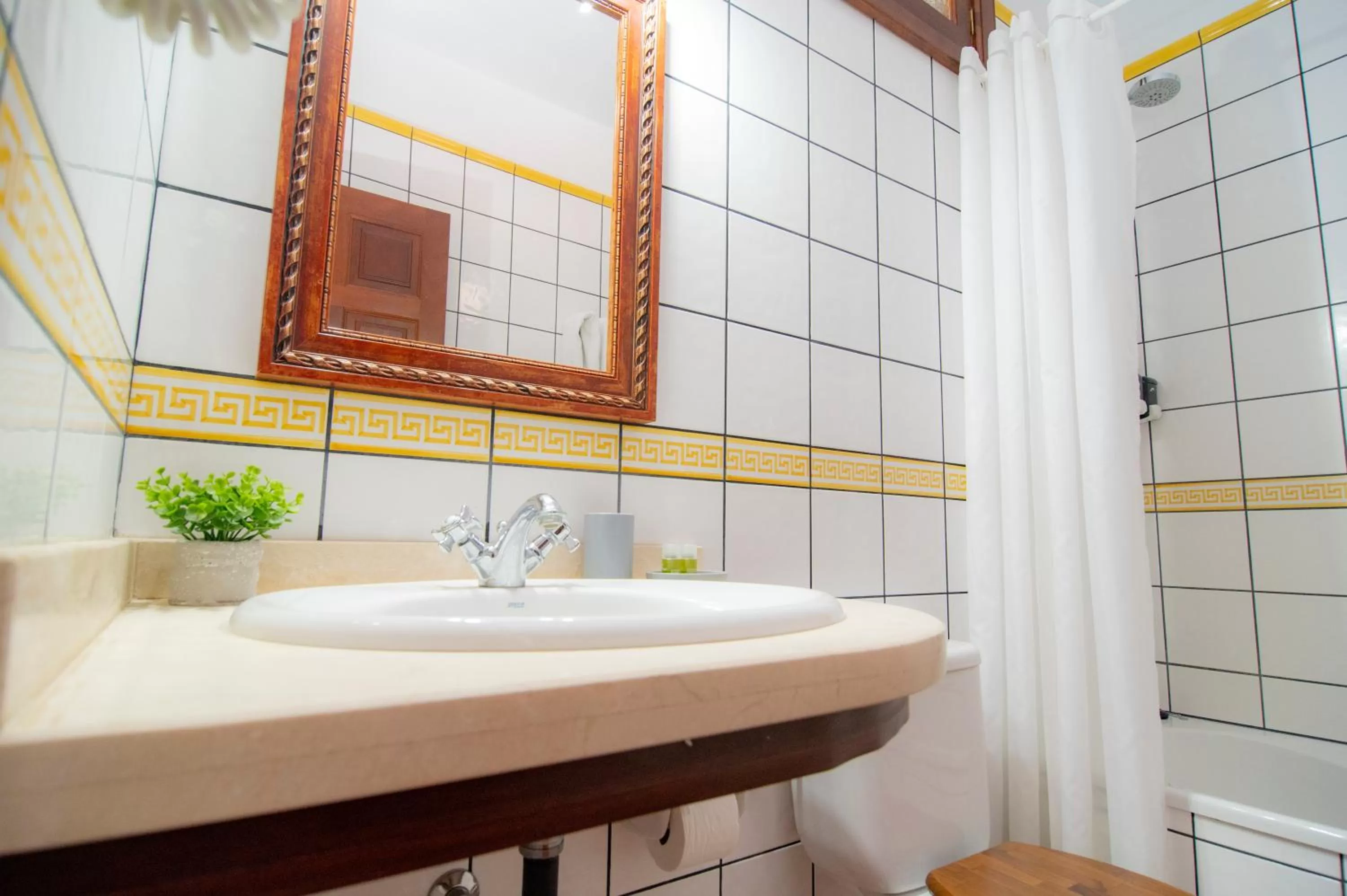 Bathroom in Hotel El Tejar & Spa