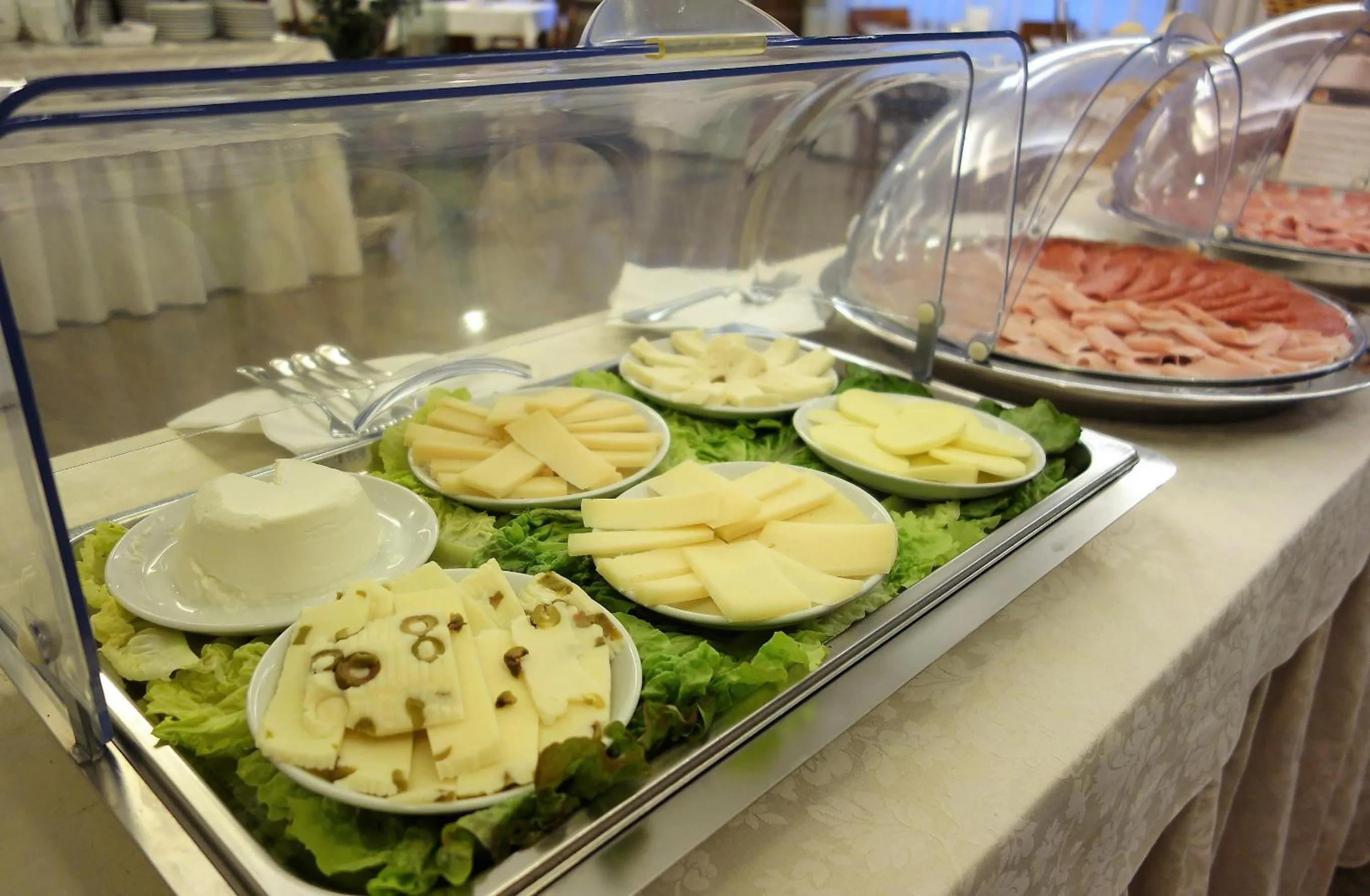 Restaurant/places to eat in Euromotel Croce Bianca