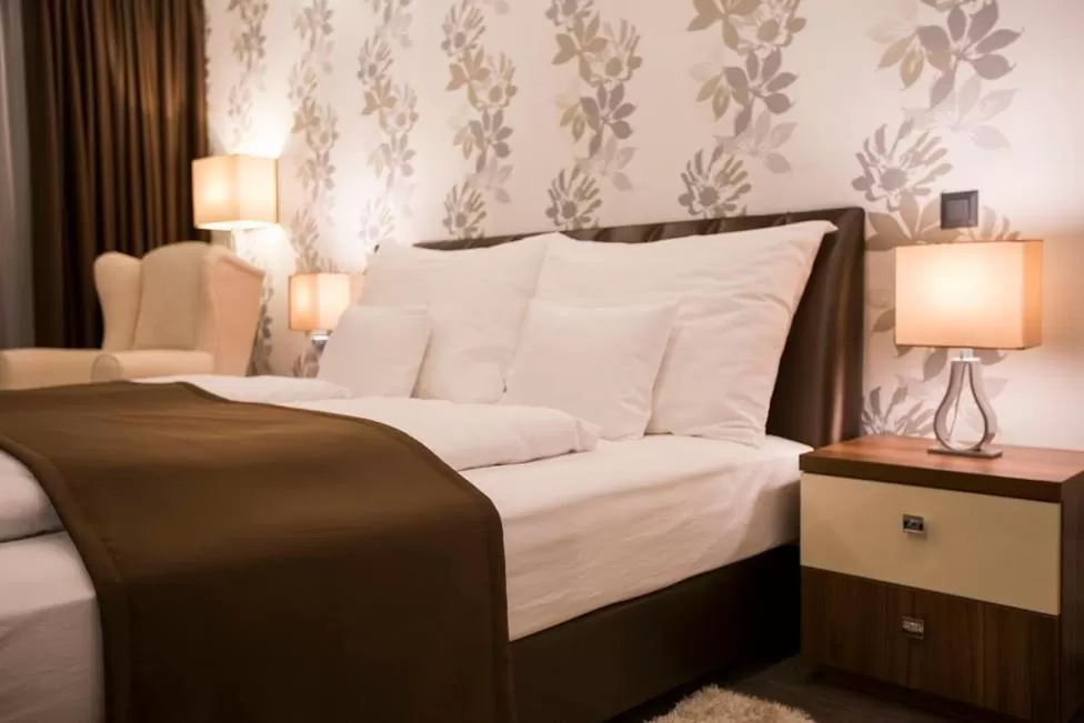 Photo of the whole room, Bed in Pole Position Beach Hotel