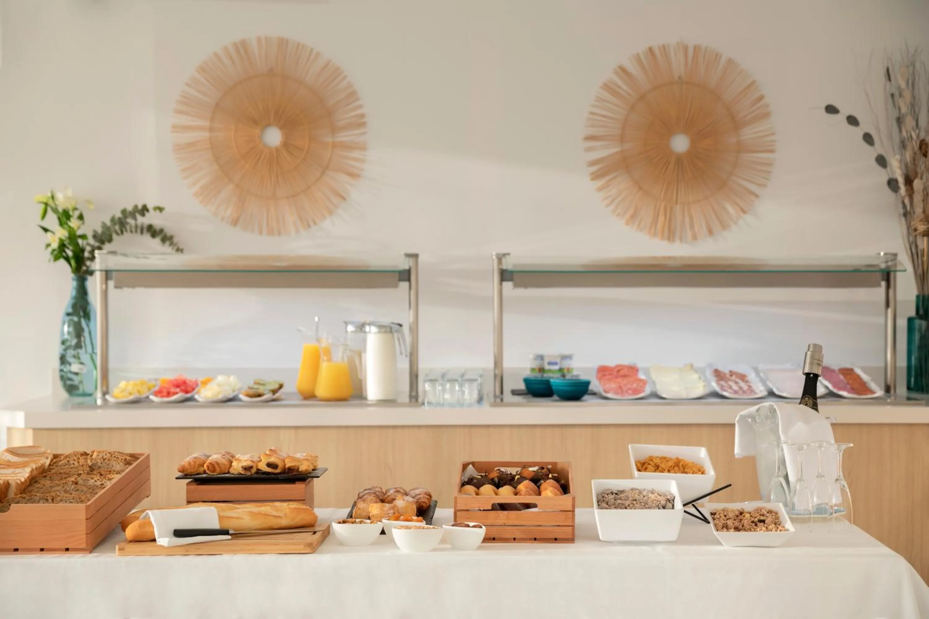 Breakfast in Porto Drach Aparthotel & Suites