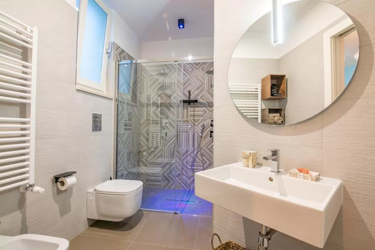 Shower, Bathroom in Blue Dream