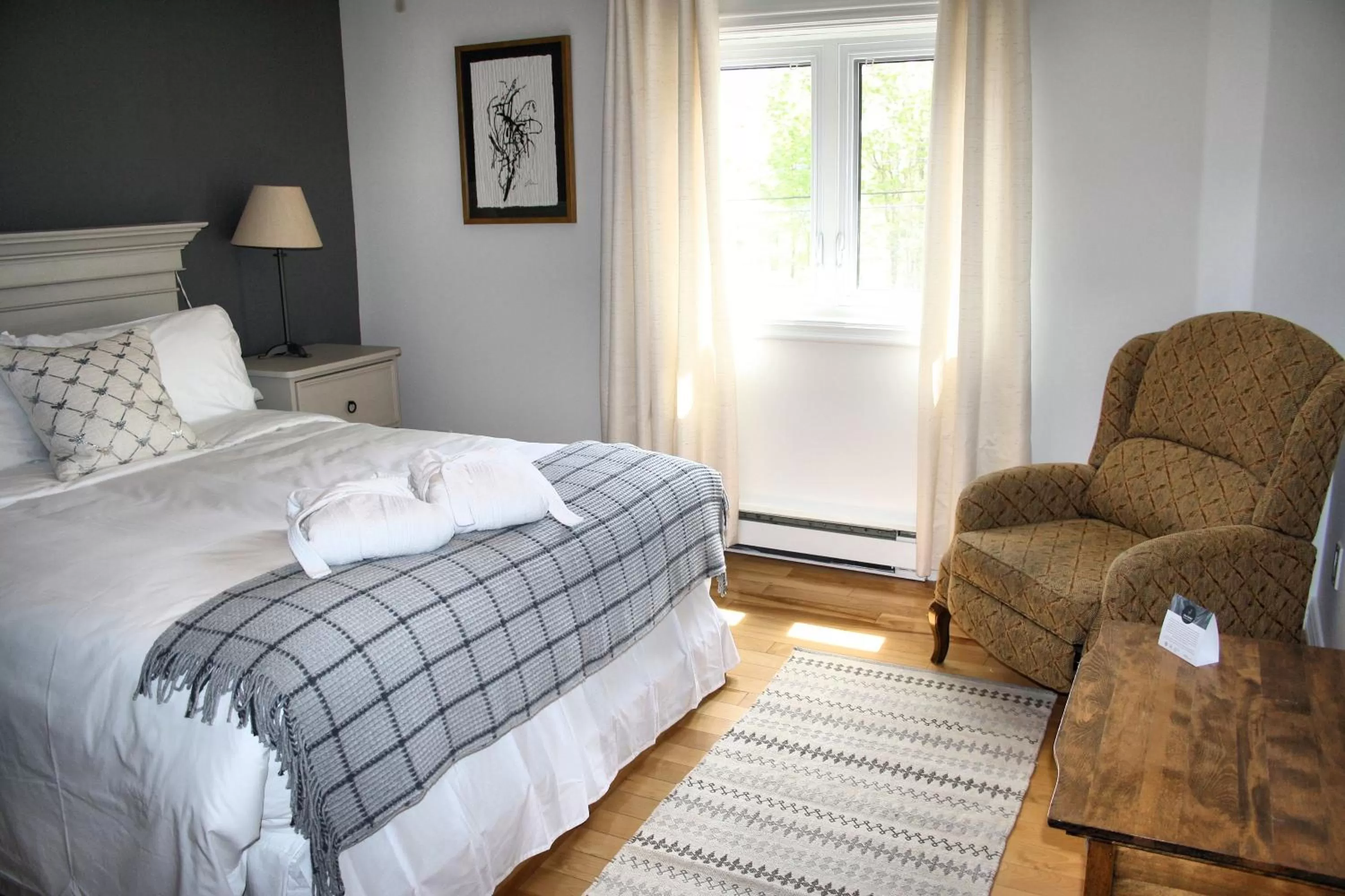 Photo of the whole room, Bed in Domaine Jolivent