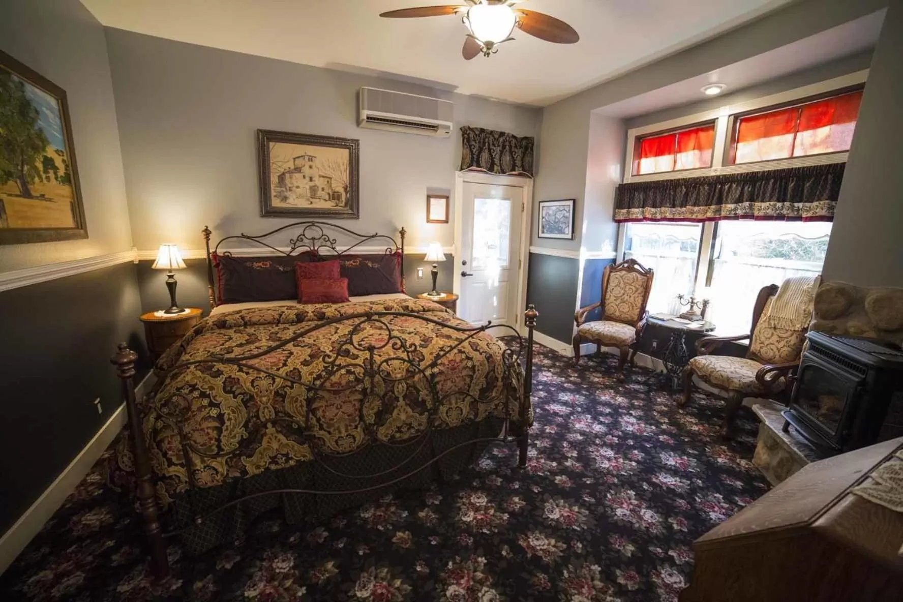 Photo of the whole room, Bed in ForFriends Inn Wine Country Bed and Breakfast