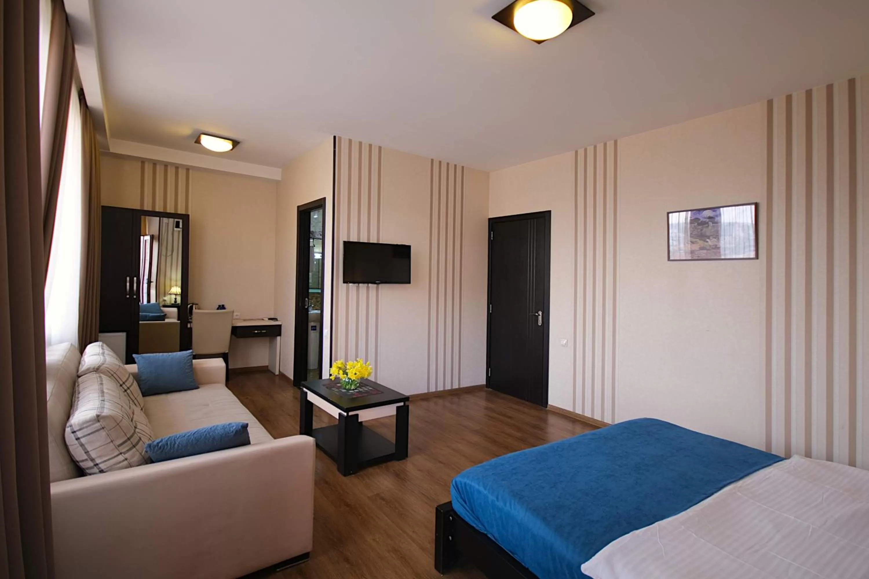 Living room, Bed in Light House Old City