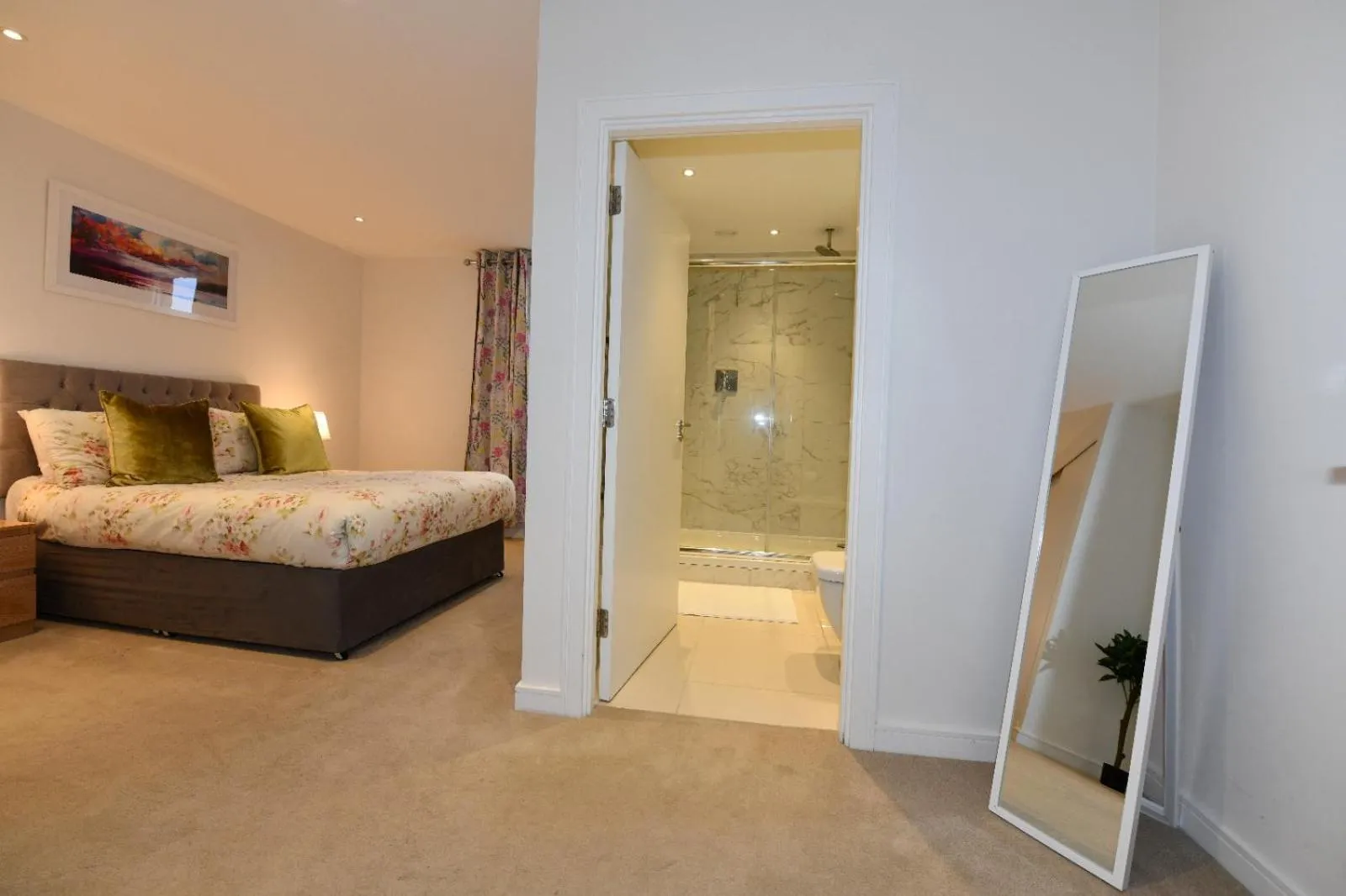 Bed in Kew Bridge Apartments