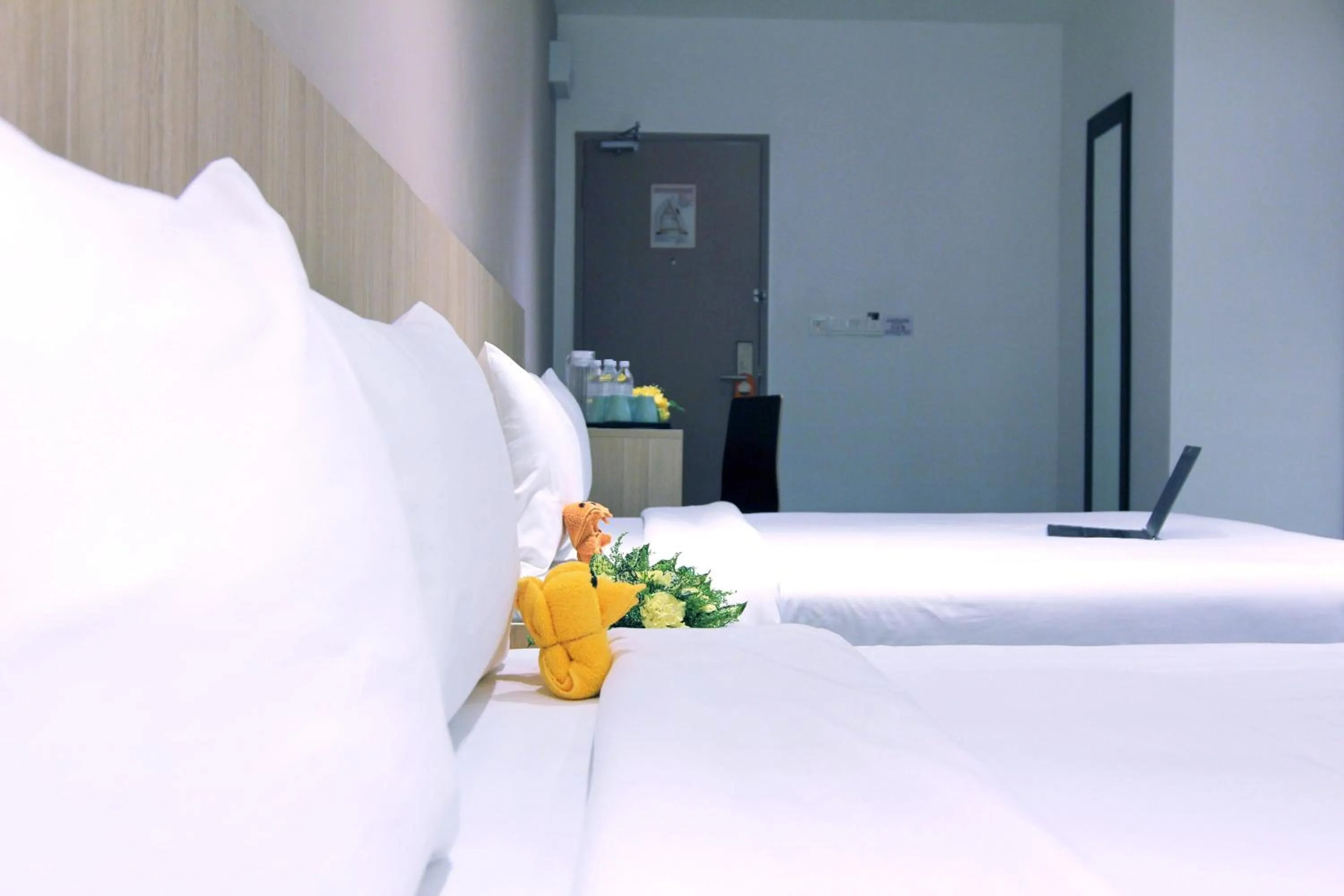 Bedroom, Bed in Pacific Express Hotel Chinatown