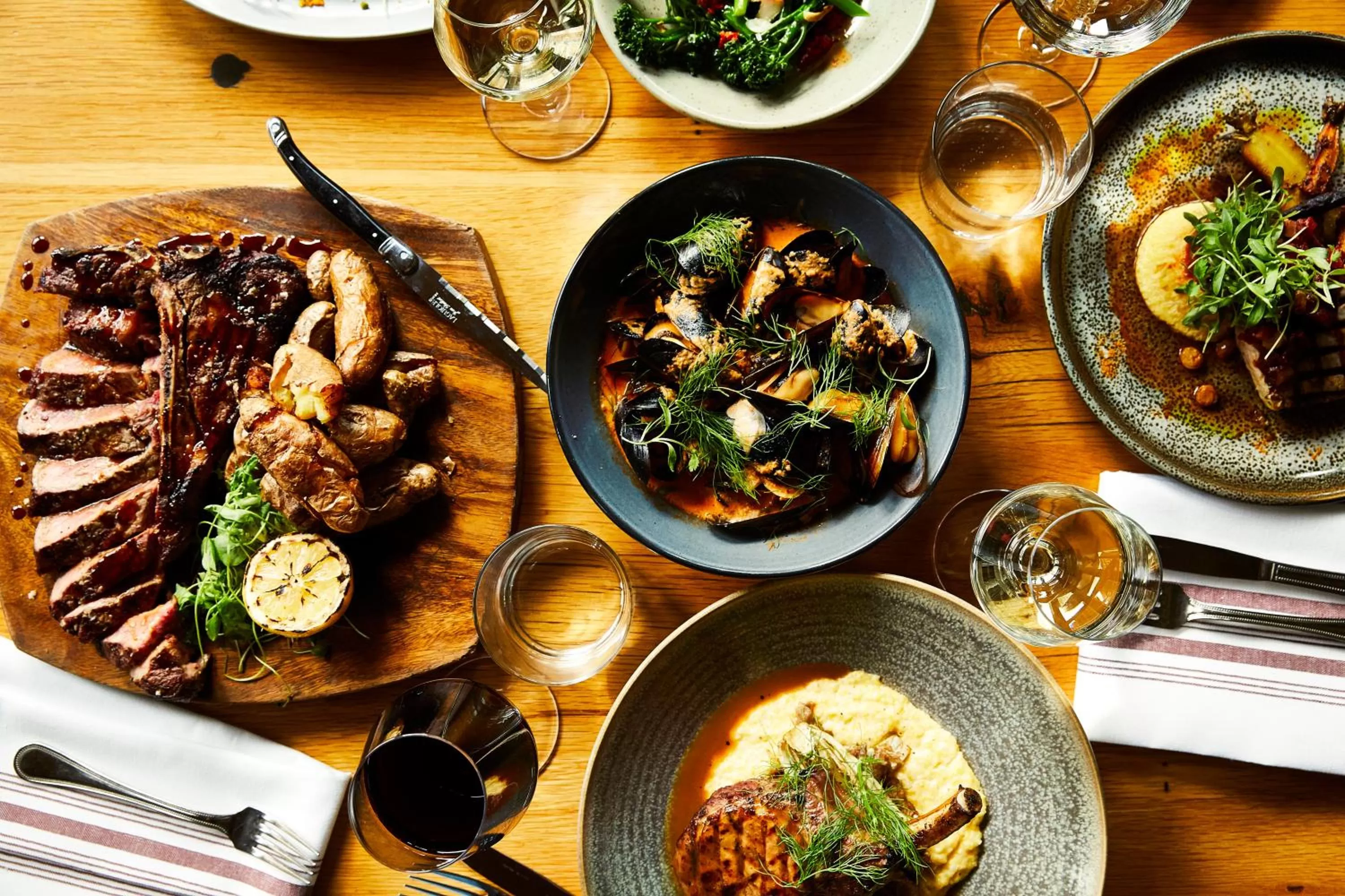 Restaurant/places to eat in Kimpton Journeyman Hotel by IHG