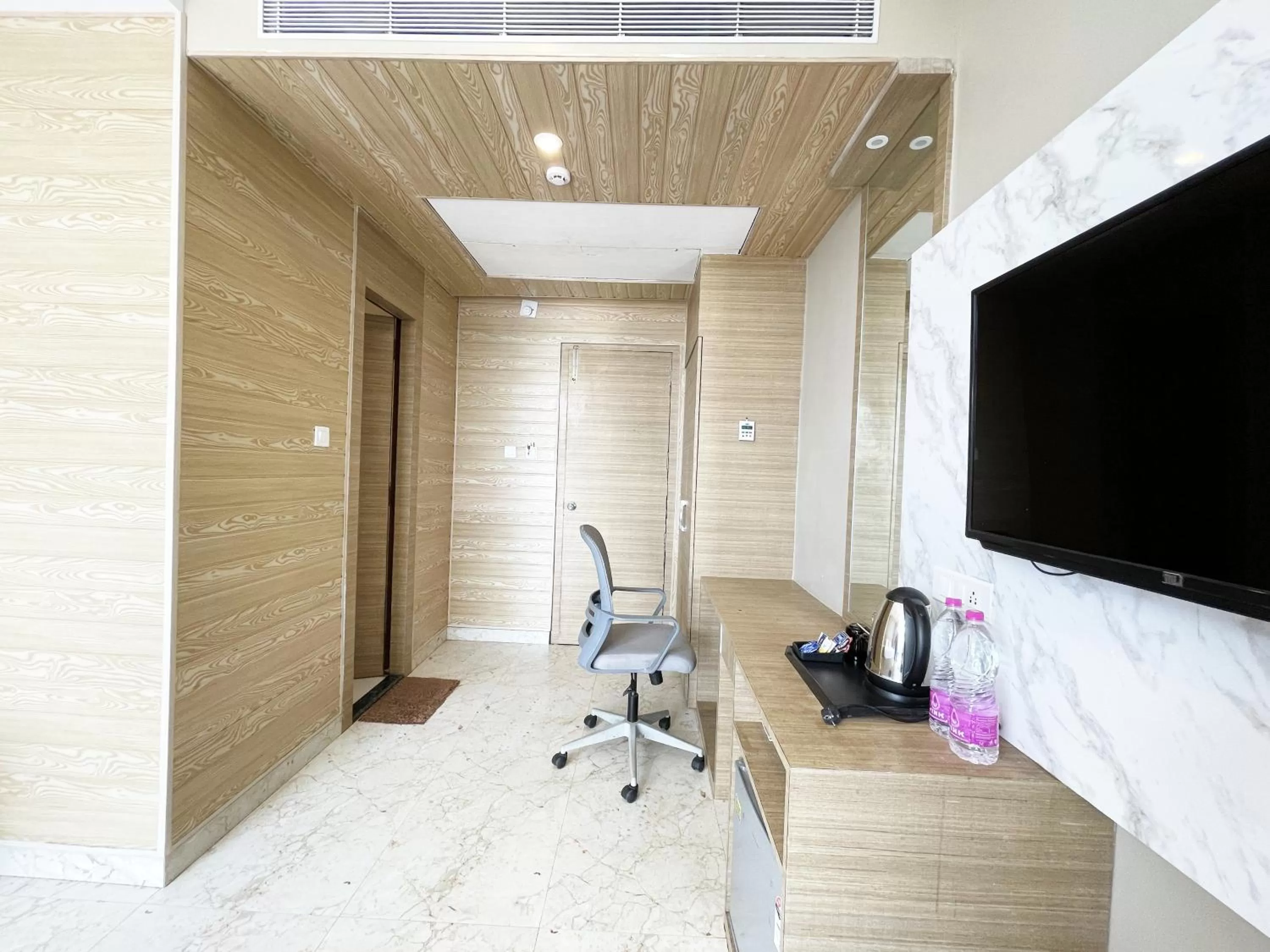 TV and multimedia, Fitness Center/Facilities in Hotel TBS sea view ! Puri