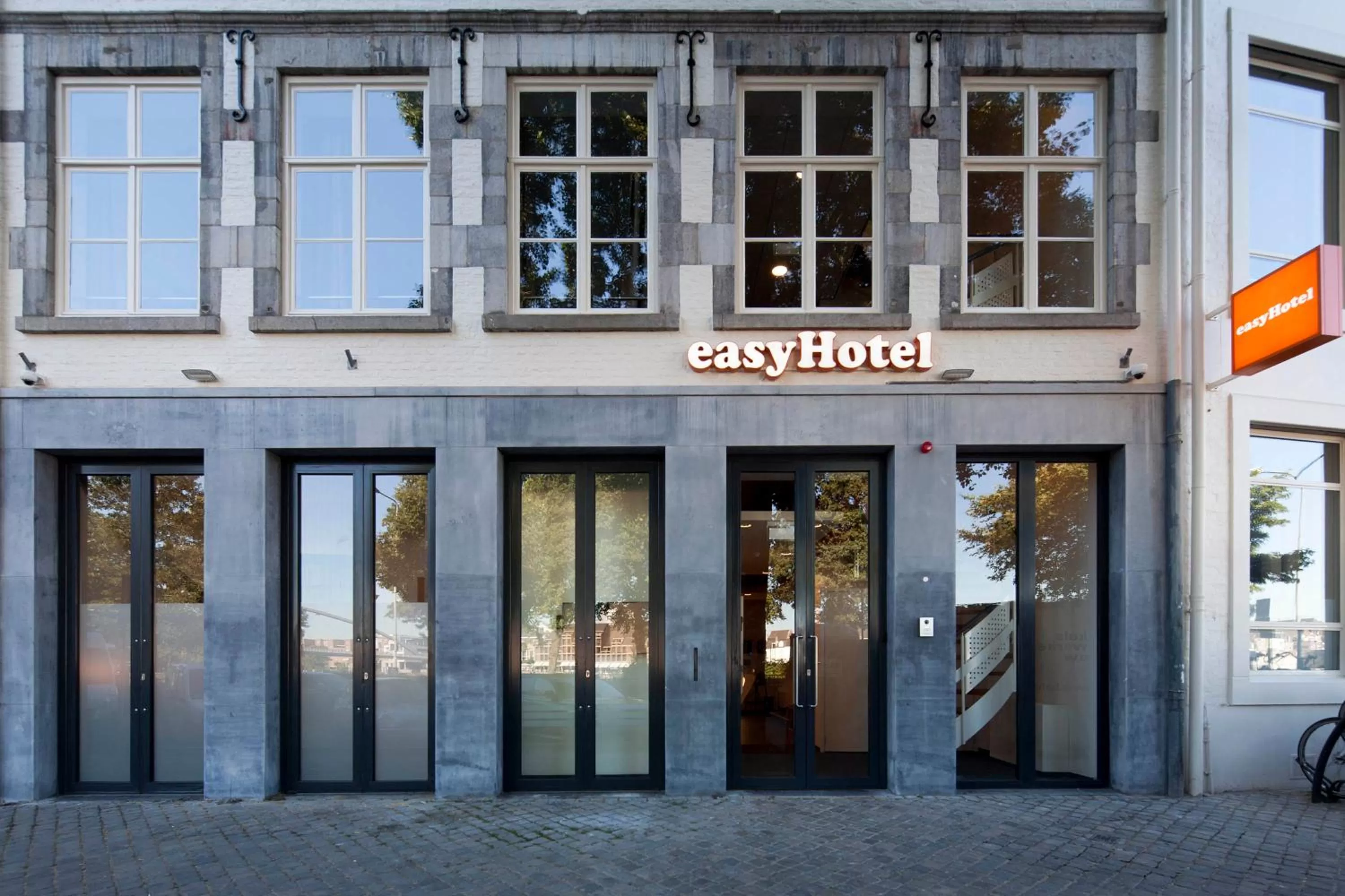 Facade/entrance in easyHotel Maastricht City Centre