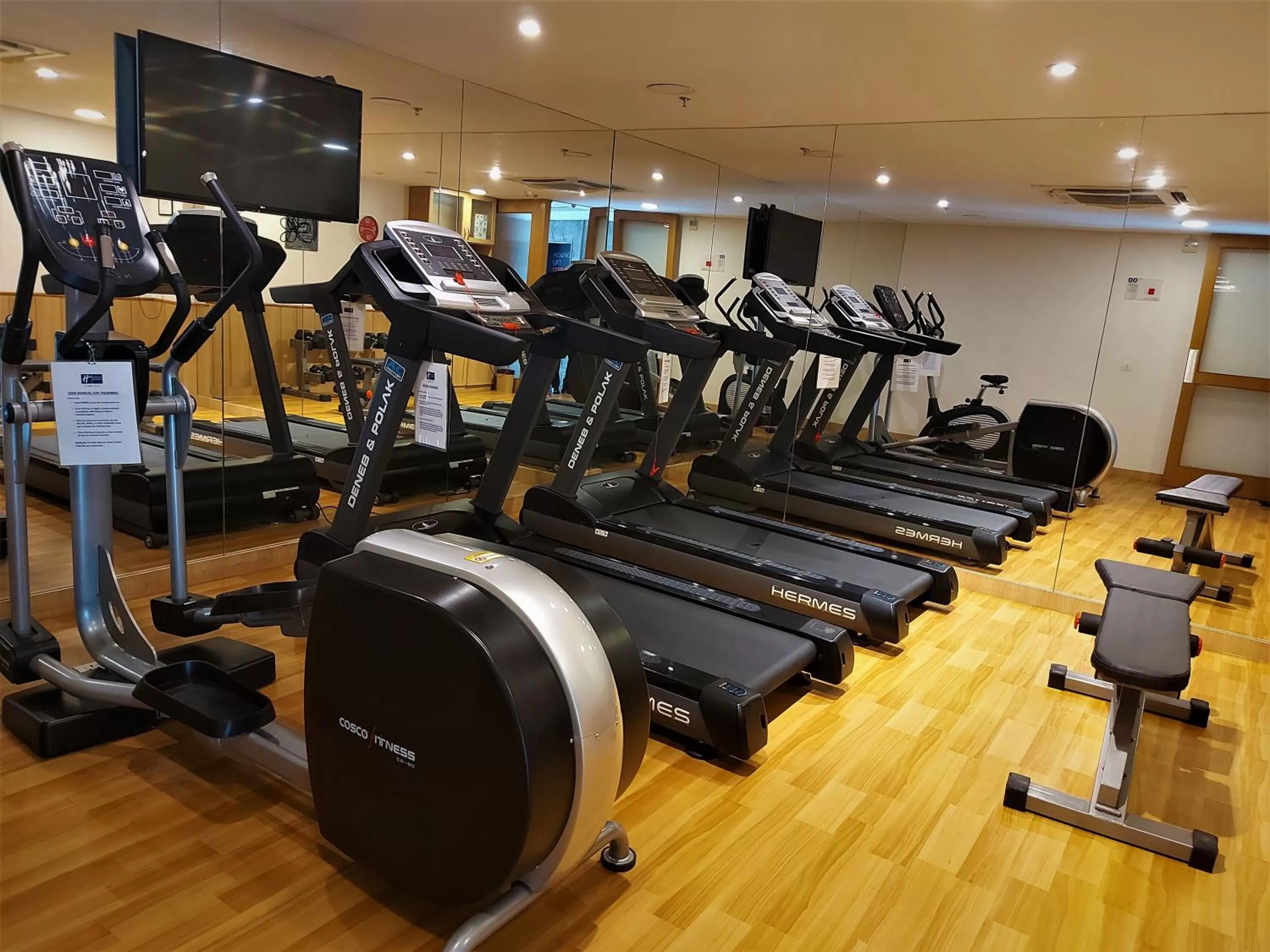 Fitness centre/facilities in Holiday Inn Express Ahmedabad Prahlad Nagar by IHG