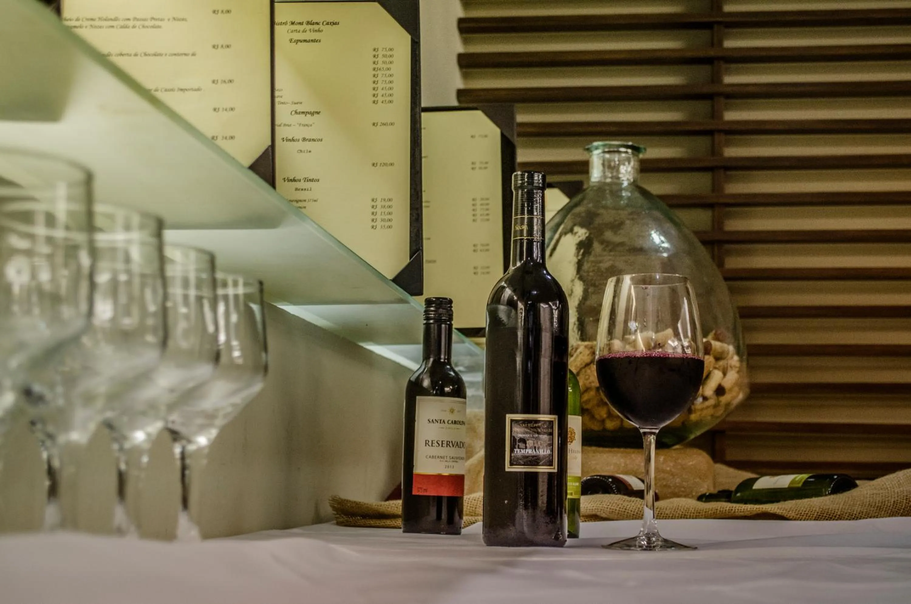 Lounge or bar in Mont Blanc Apart Hotel - Duque de Caxias