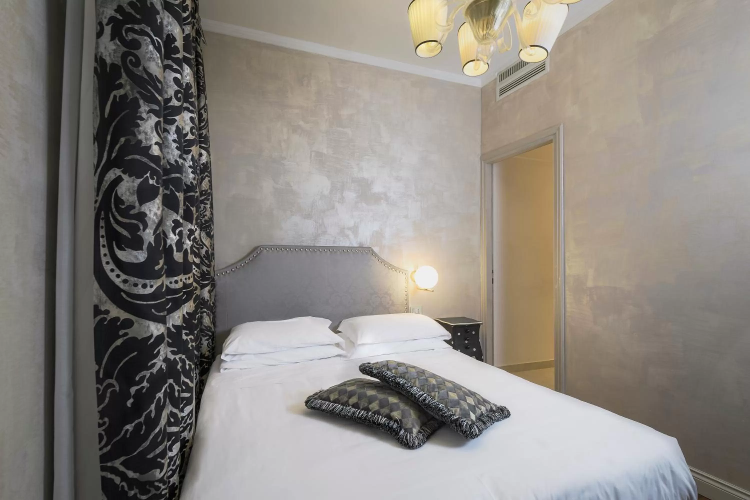 Photo of the whole room, Bed in Hotel Campiello