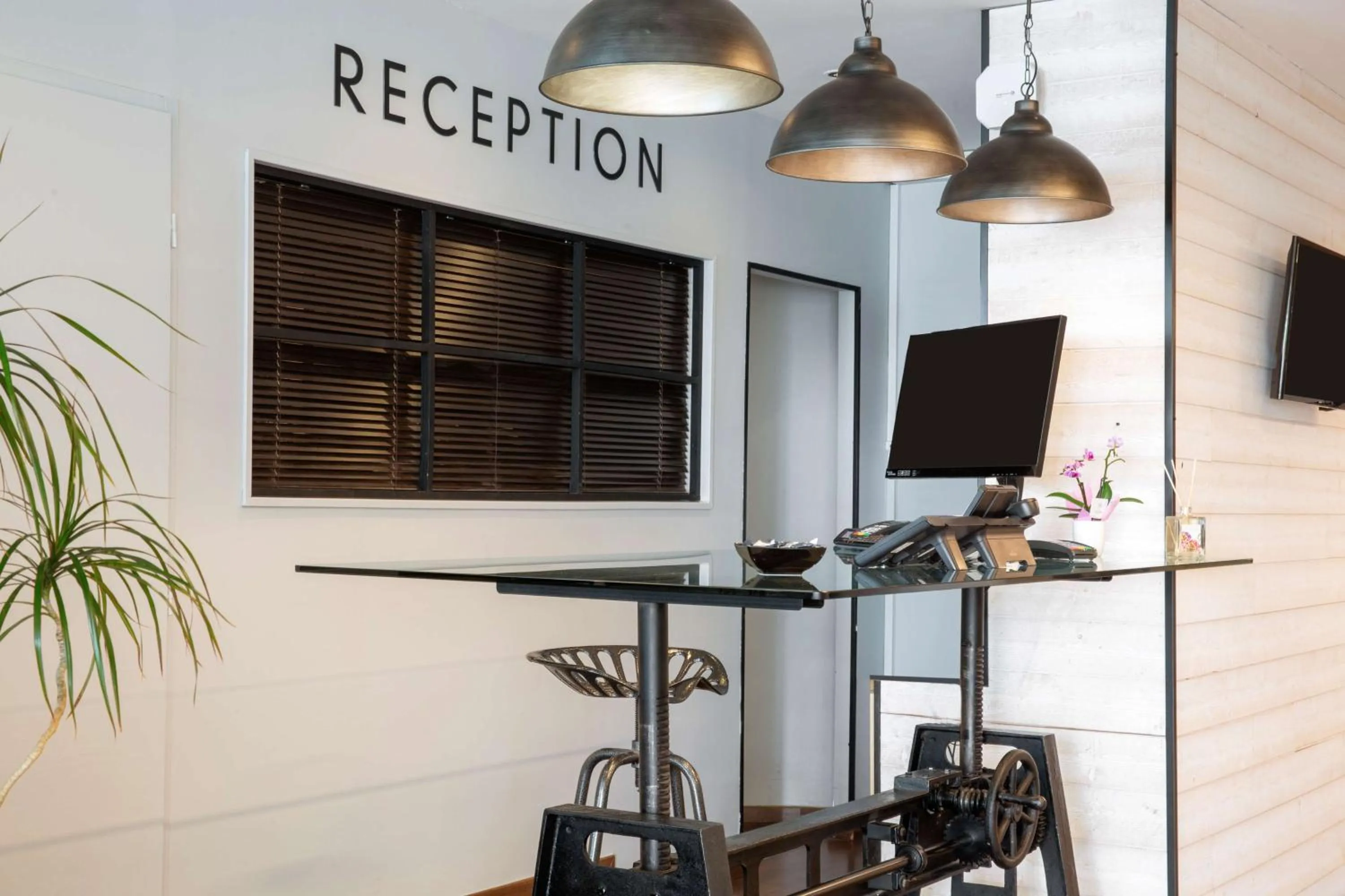 Lobby or reception in Best Western Plus Hotel Canet-Plage