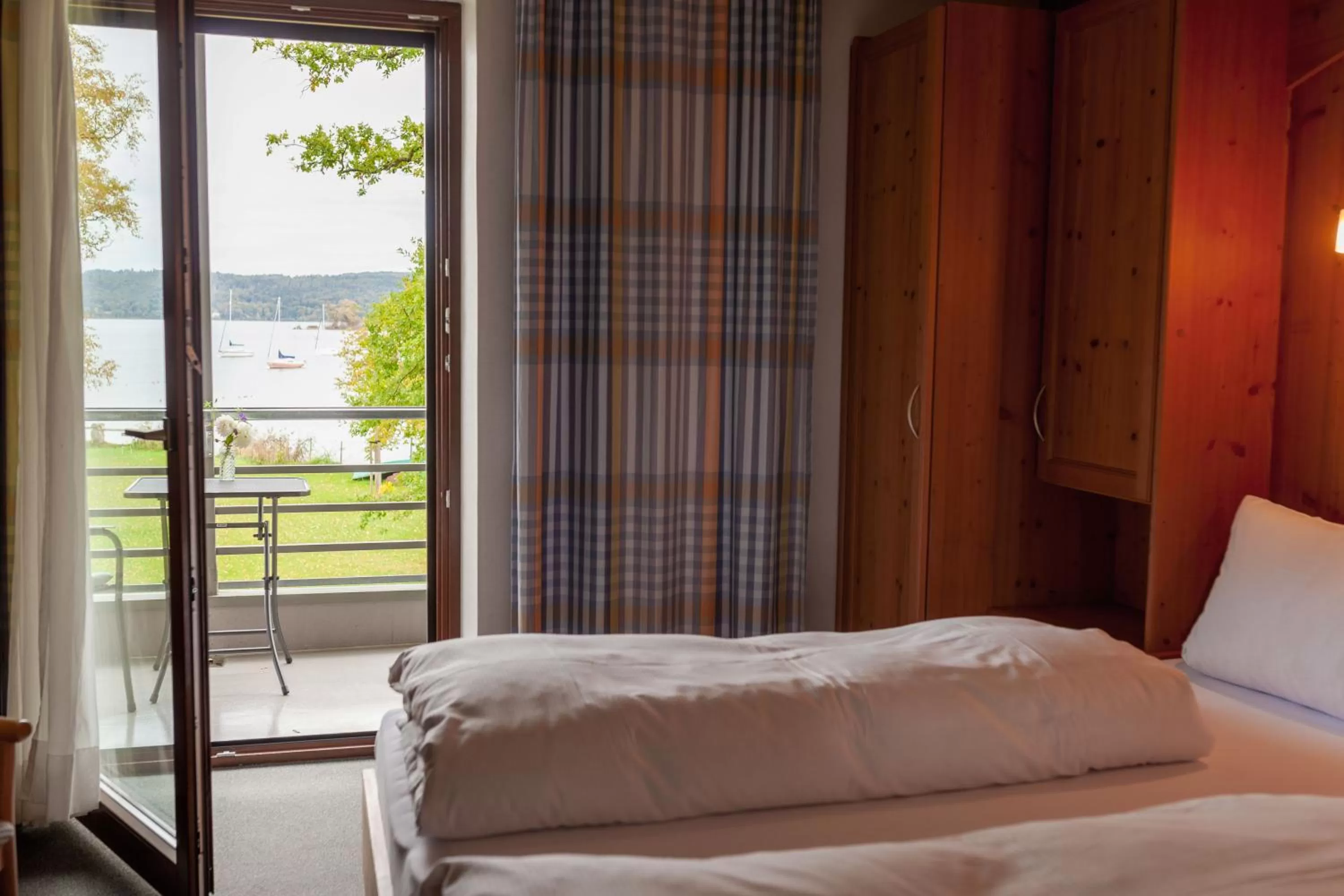 View (from property/room), Bed in Strandhotel SüdSee Diessen am Ammersee