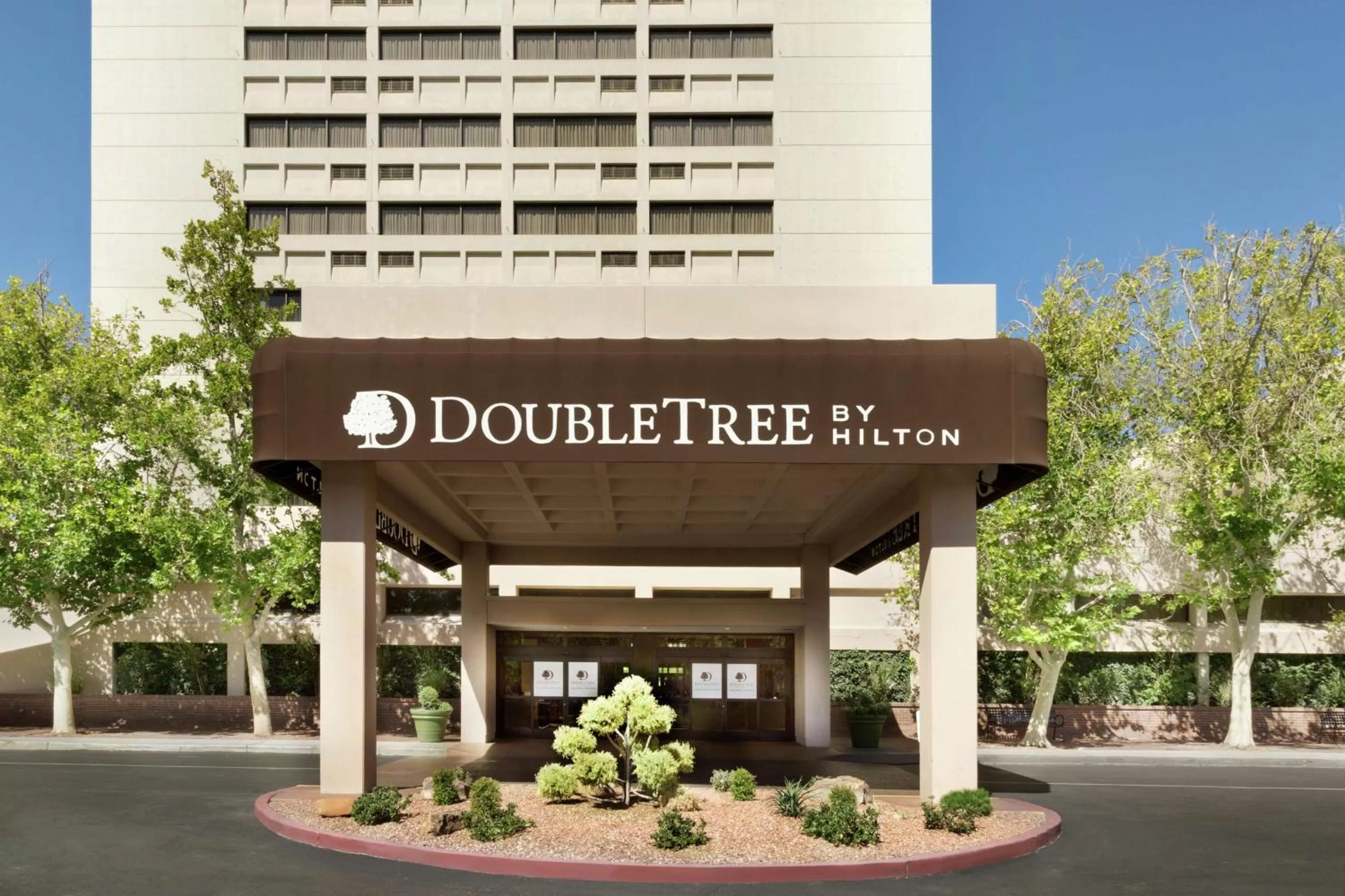 Property building in DoubleTree by Hilton Hotel Albuquerque