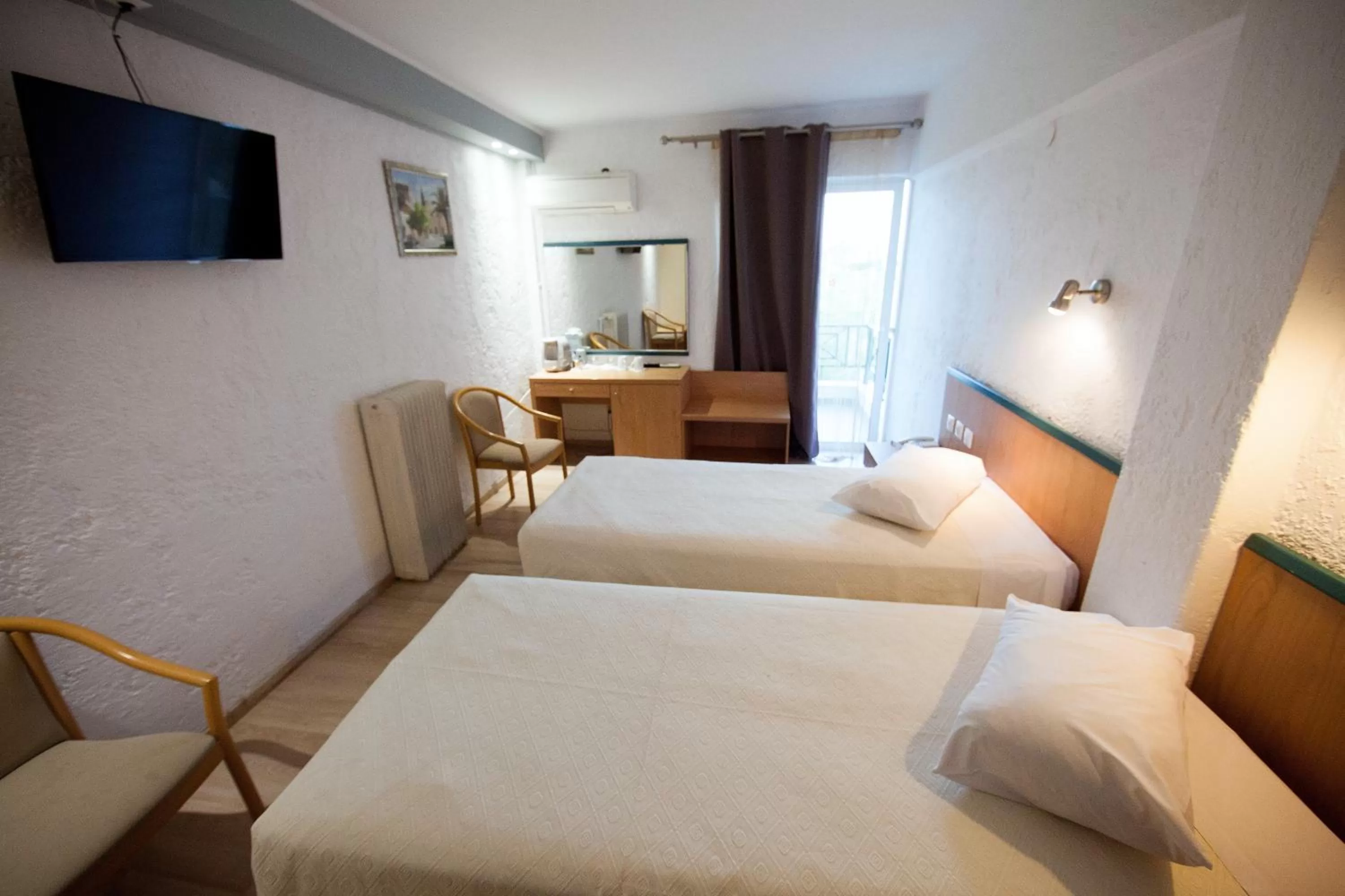 Photo of the whole room, Bed in Thomas Beach Hotel