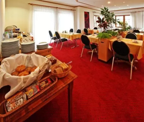 Restaurant/places to eat in Hotel Restaurant Adler