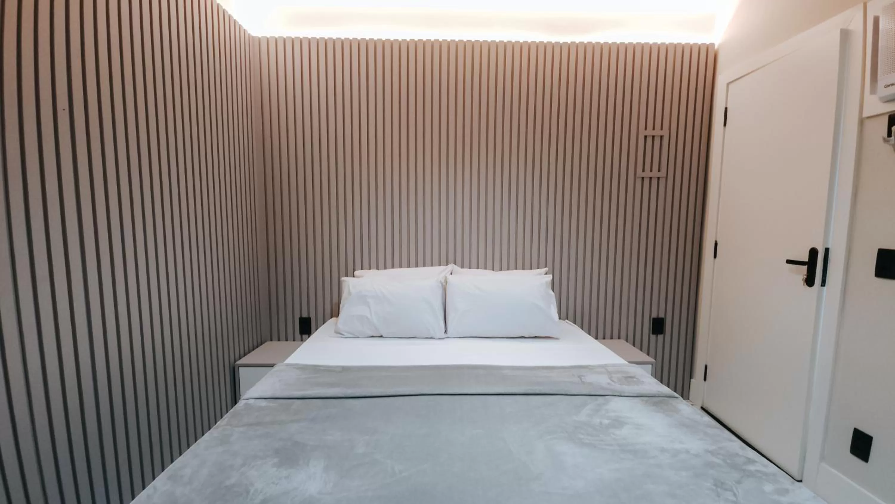 Photo of the whole room, Bed in Suítes Água Marinha