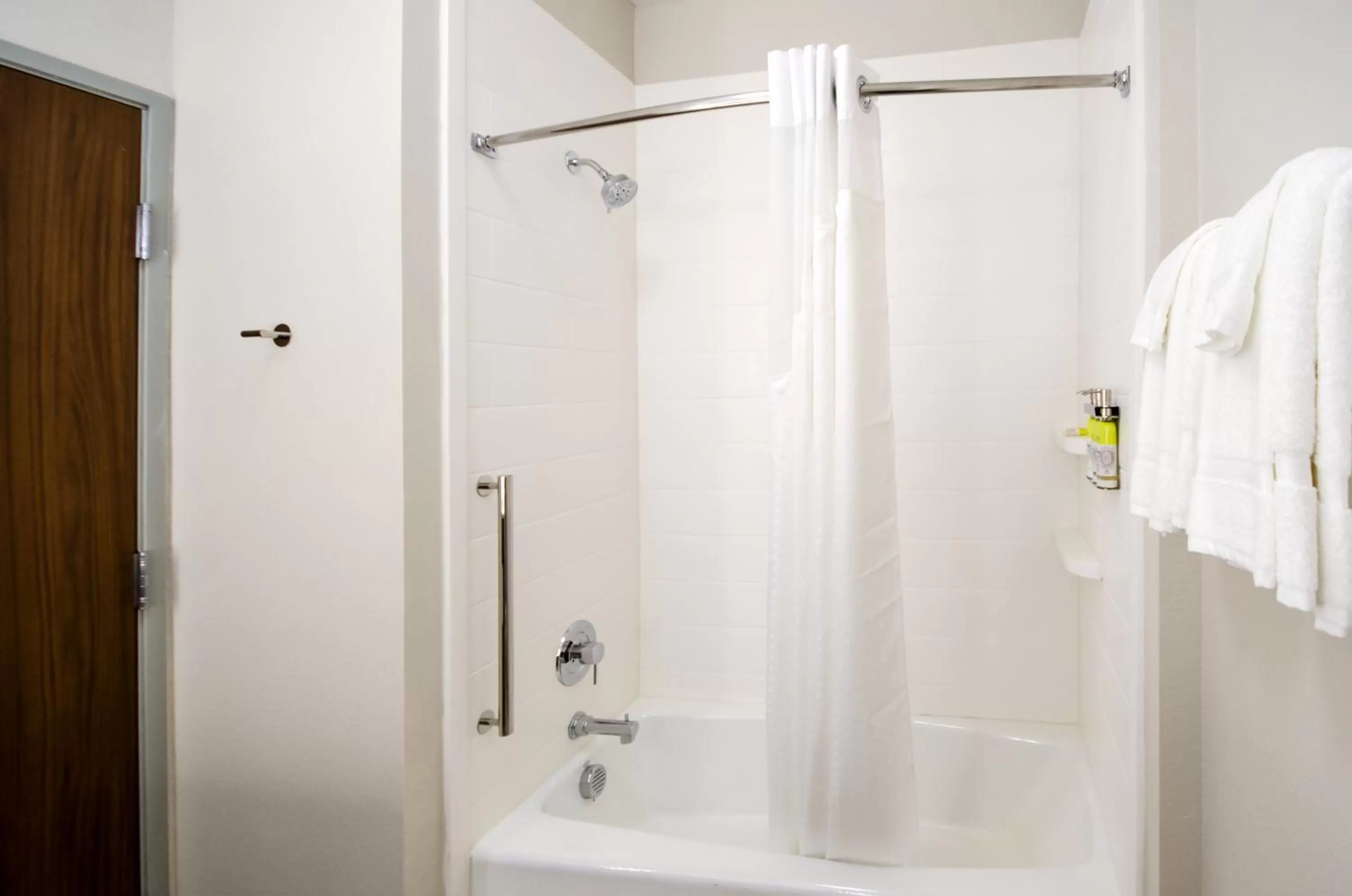 Bathroom in Holiday Inn Express & Suites Taylor by IHG