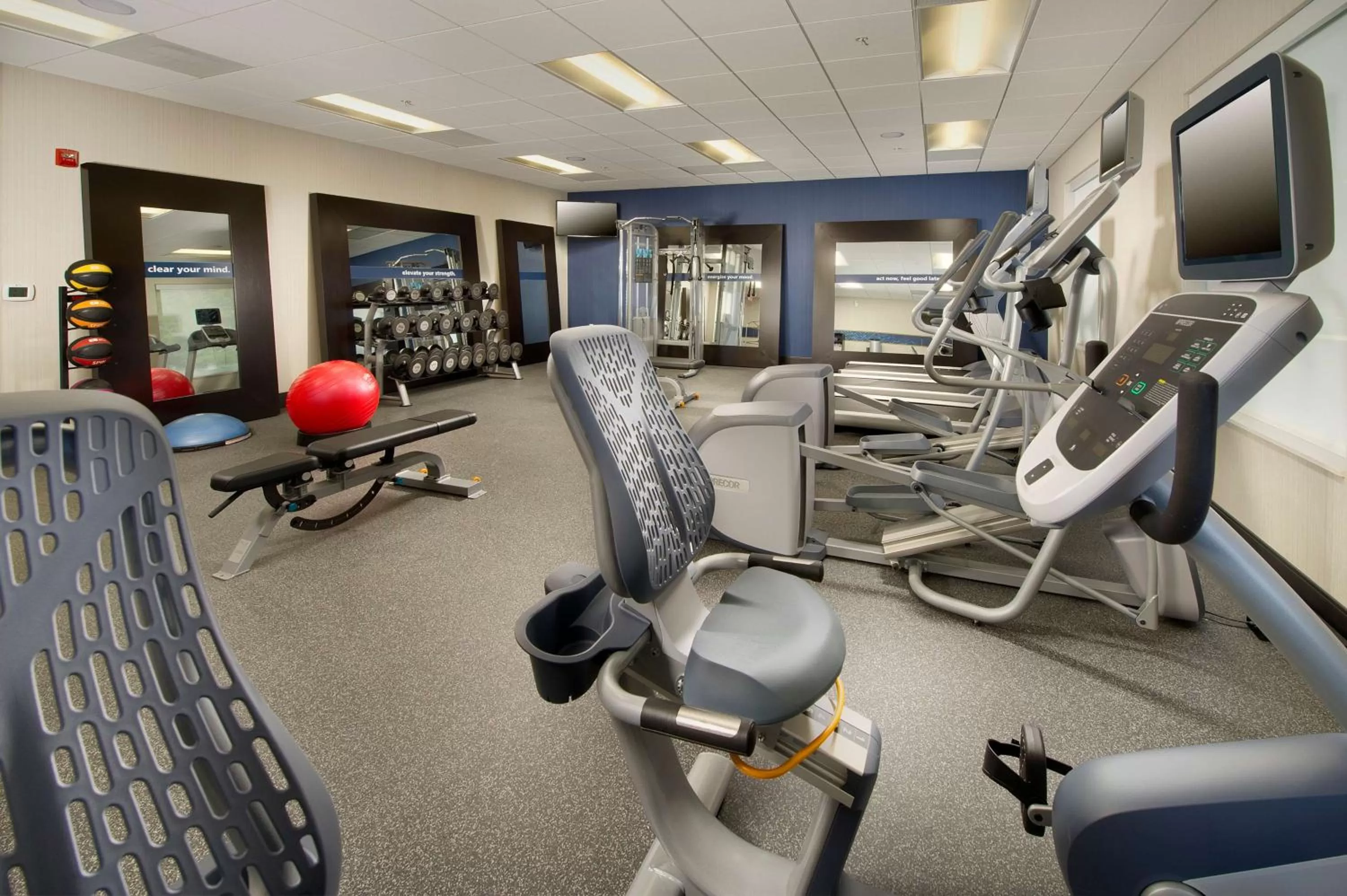 Fitness centre/facilities in Hampton Inn and Suites Washington DC North/Gaithersburg