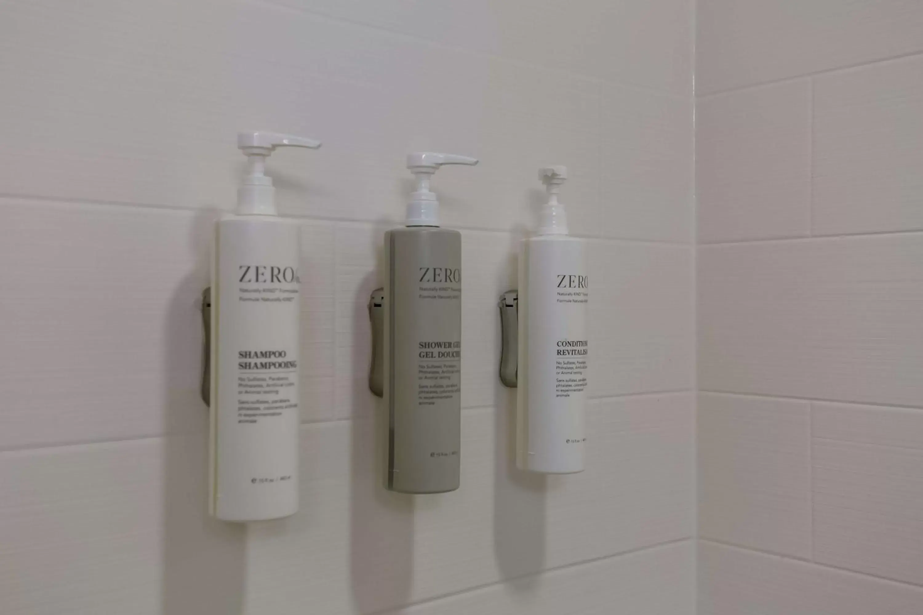 King Bed with Bath Tub - Disability Access/Non-Smoking in Hampton Inn & Suites Wilmington Christiana King Bed with Bath Tub - Disability Access/Non-Smoking in Hampton Inn & Suites Wilmington Christiana