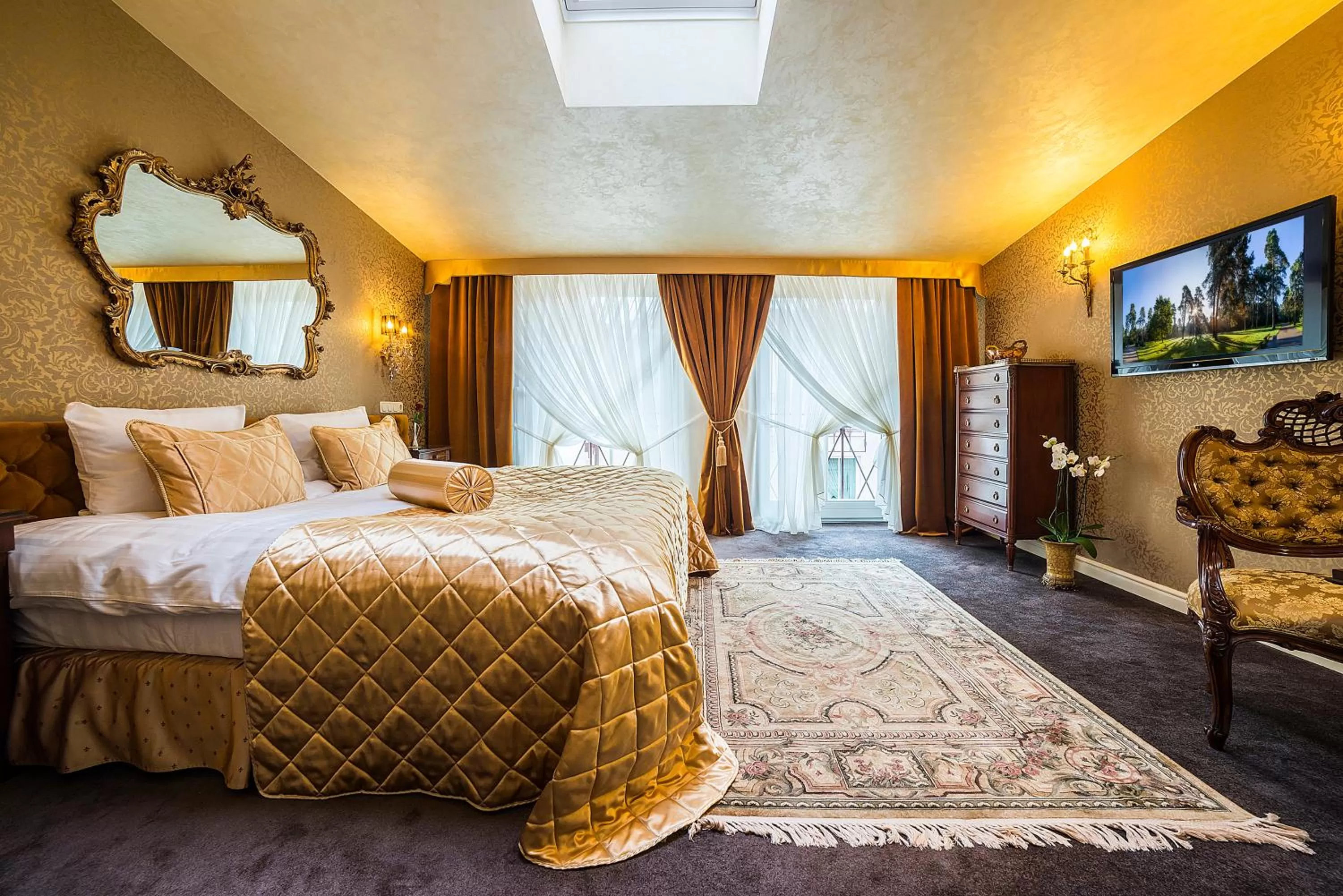 Bedroom, Bed in Imperial Hotel & Restaurant