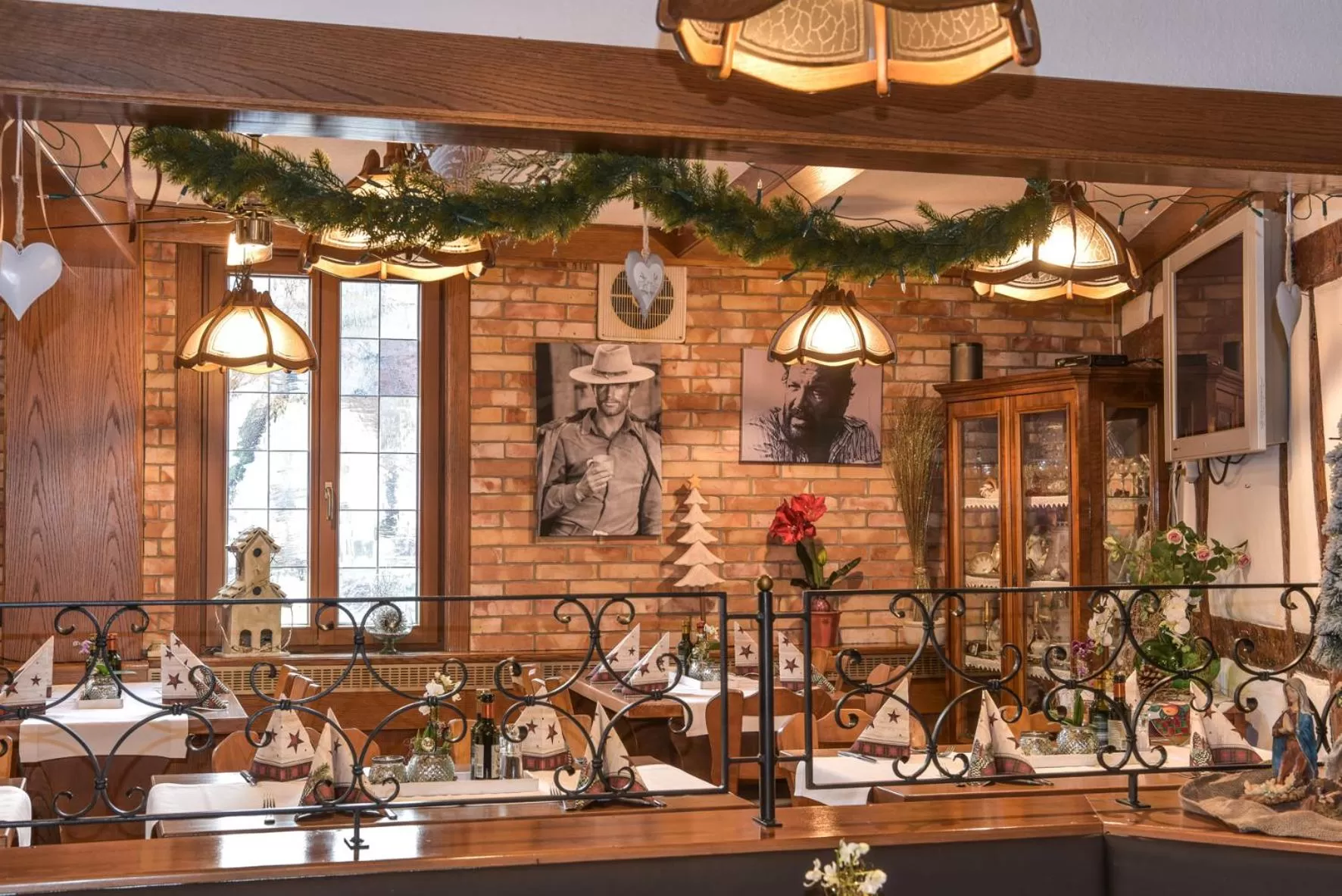 Restaurant/Places to Eat in Hotel Ristorante Rostica