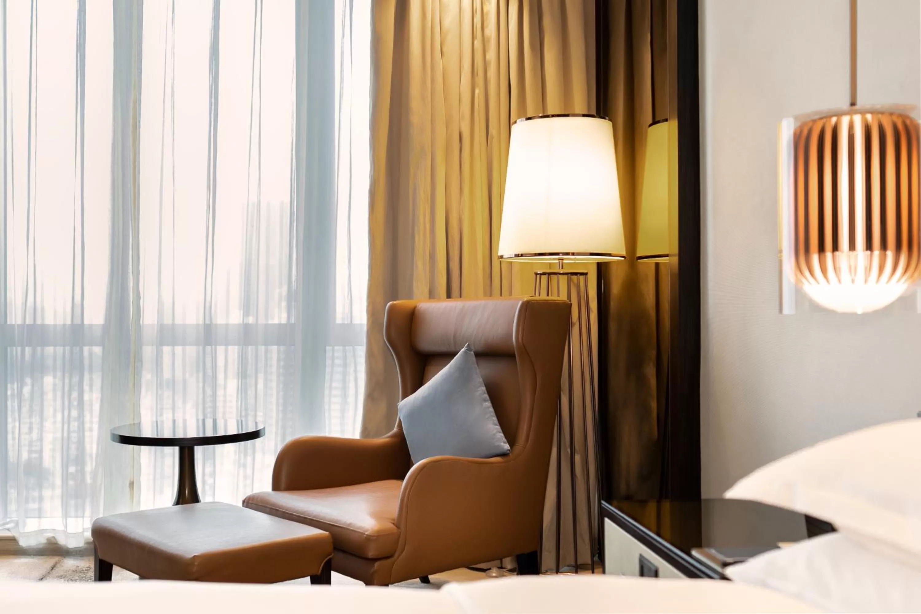 Seating area, Bed in Hilton Shenzhen Futian