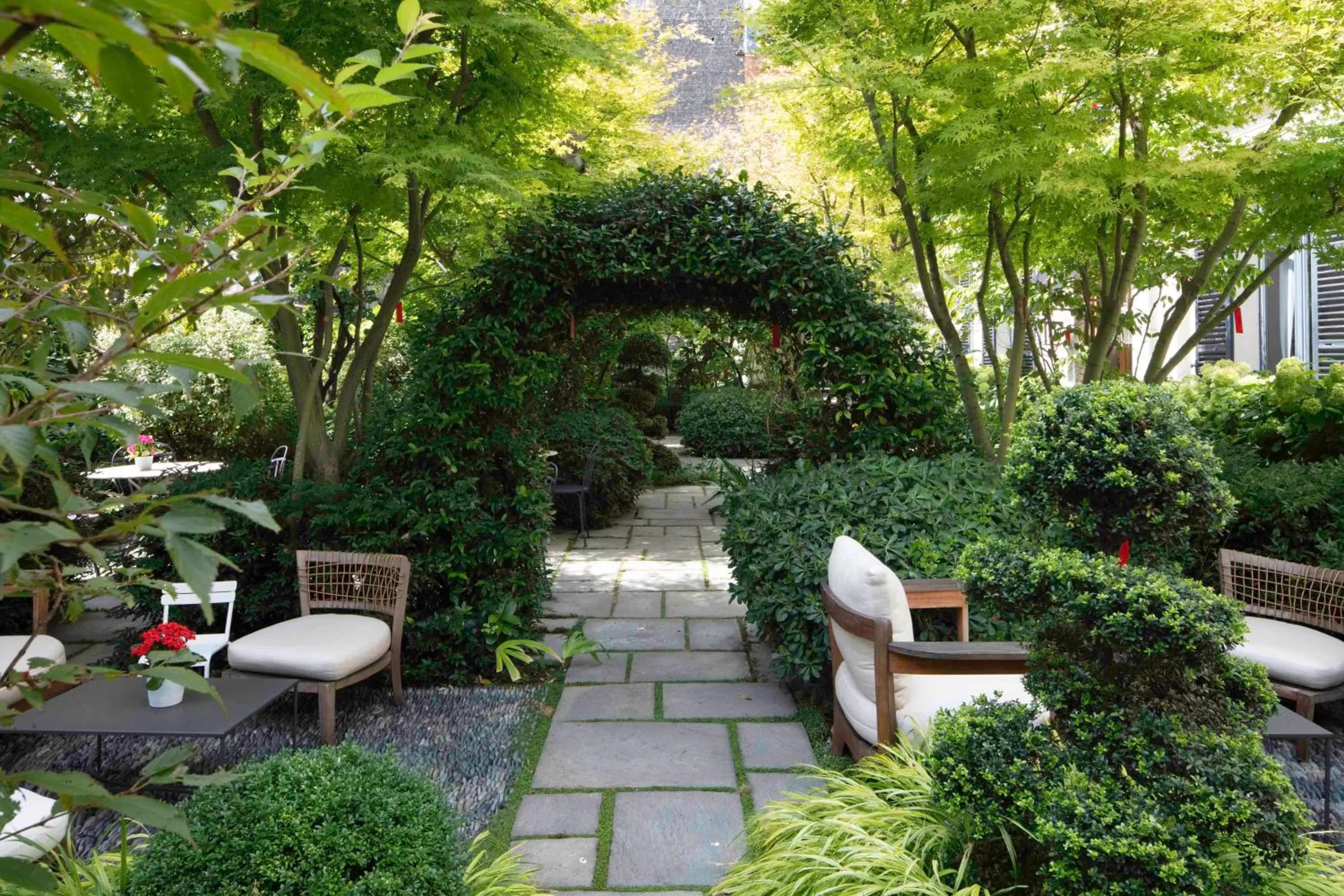 Garden in Hôtel Regent's Garden - Astotel