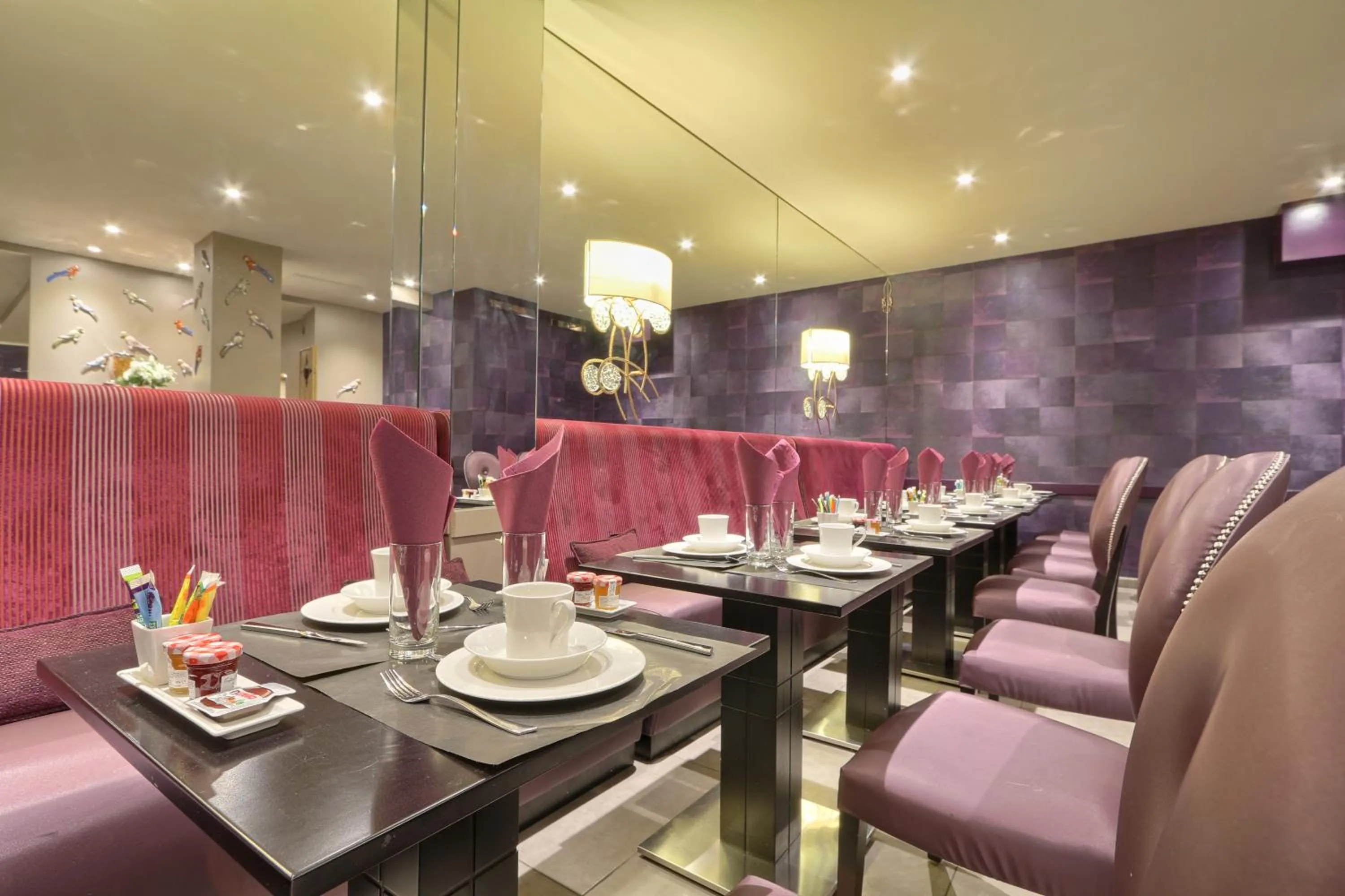 Restaurant/places to eat in Hôtel Mondial