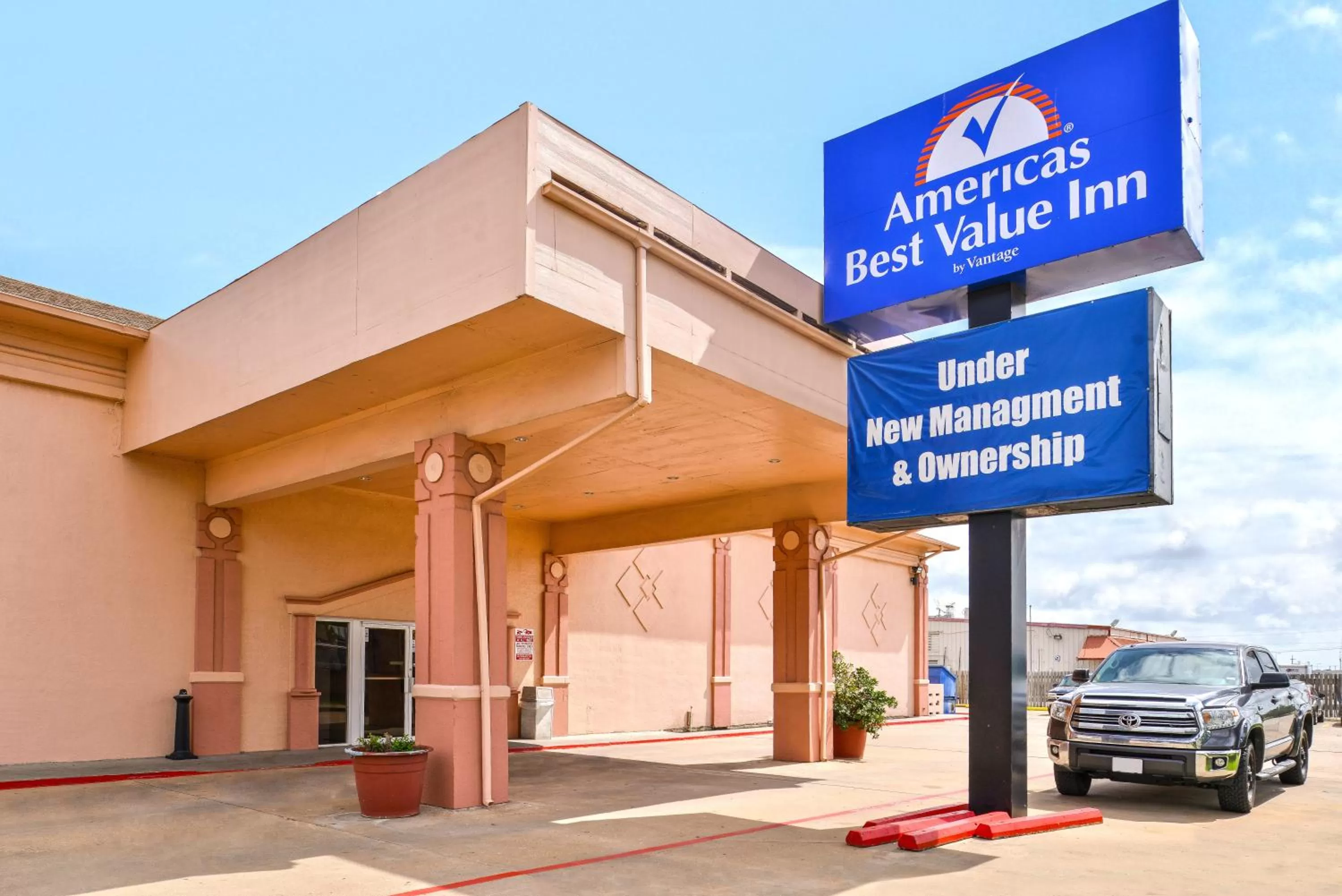 Facade/entrance in Americas Best Value Inn Clute