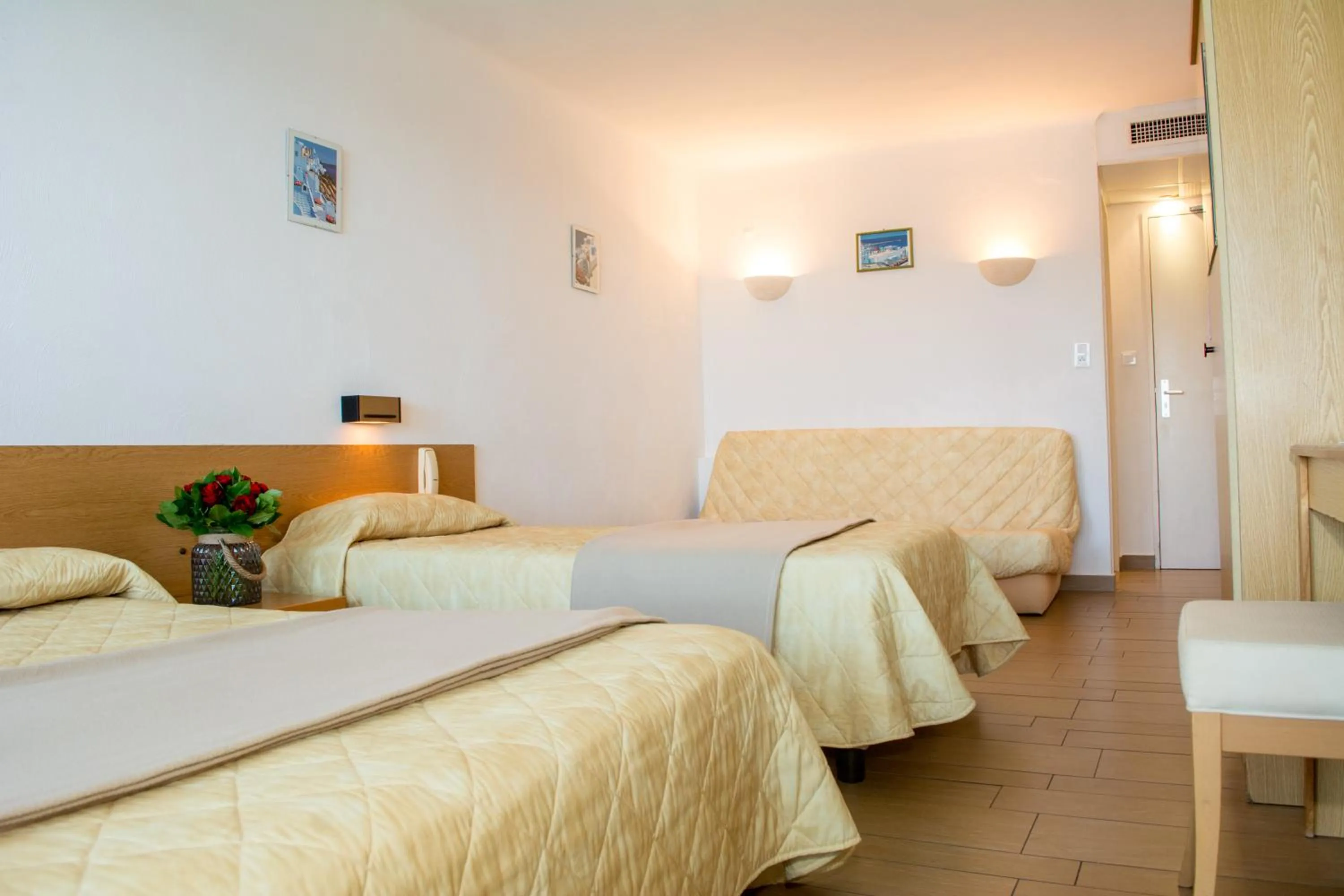 Bedroom, Bed in Hotel Roc E Mare