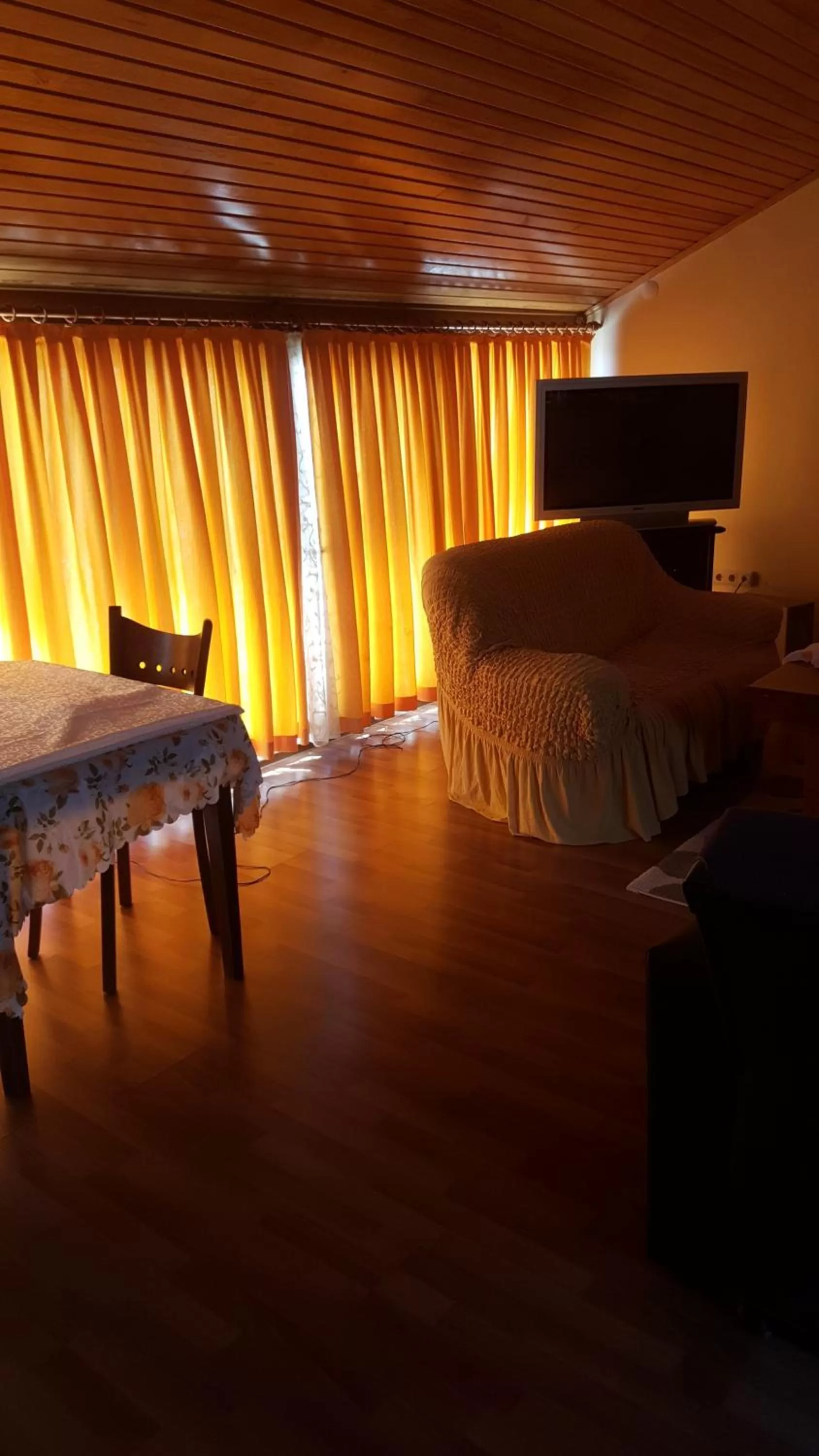 TV/Entertainment Center in Sunset Apart Otel