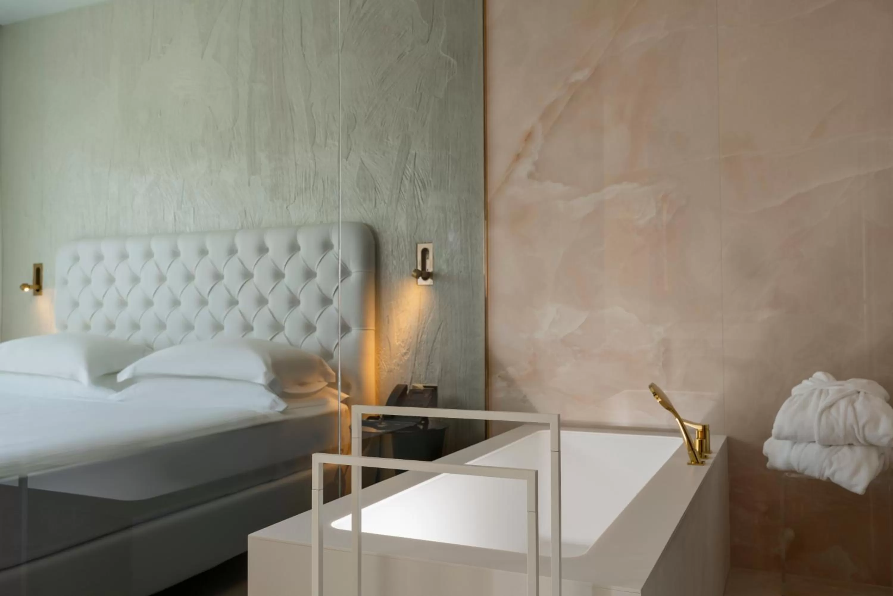 Bedroom, Bed in The Promenade Luxury Wellness Hotel