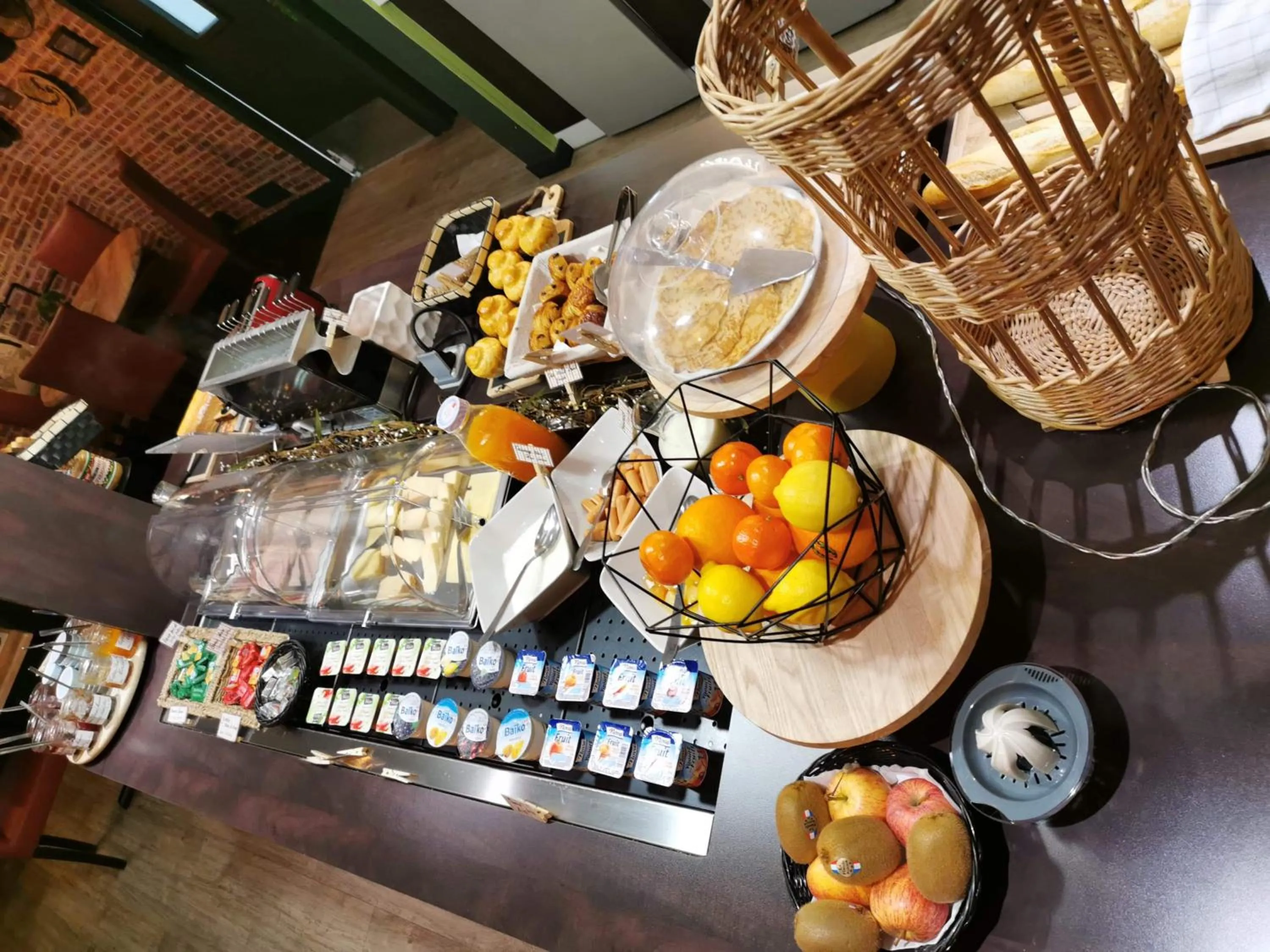 Buffet breakfast in Hôtel Kyriad Cap Sud