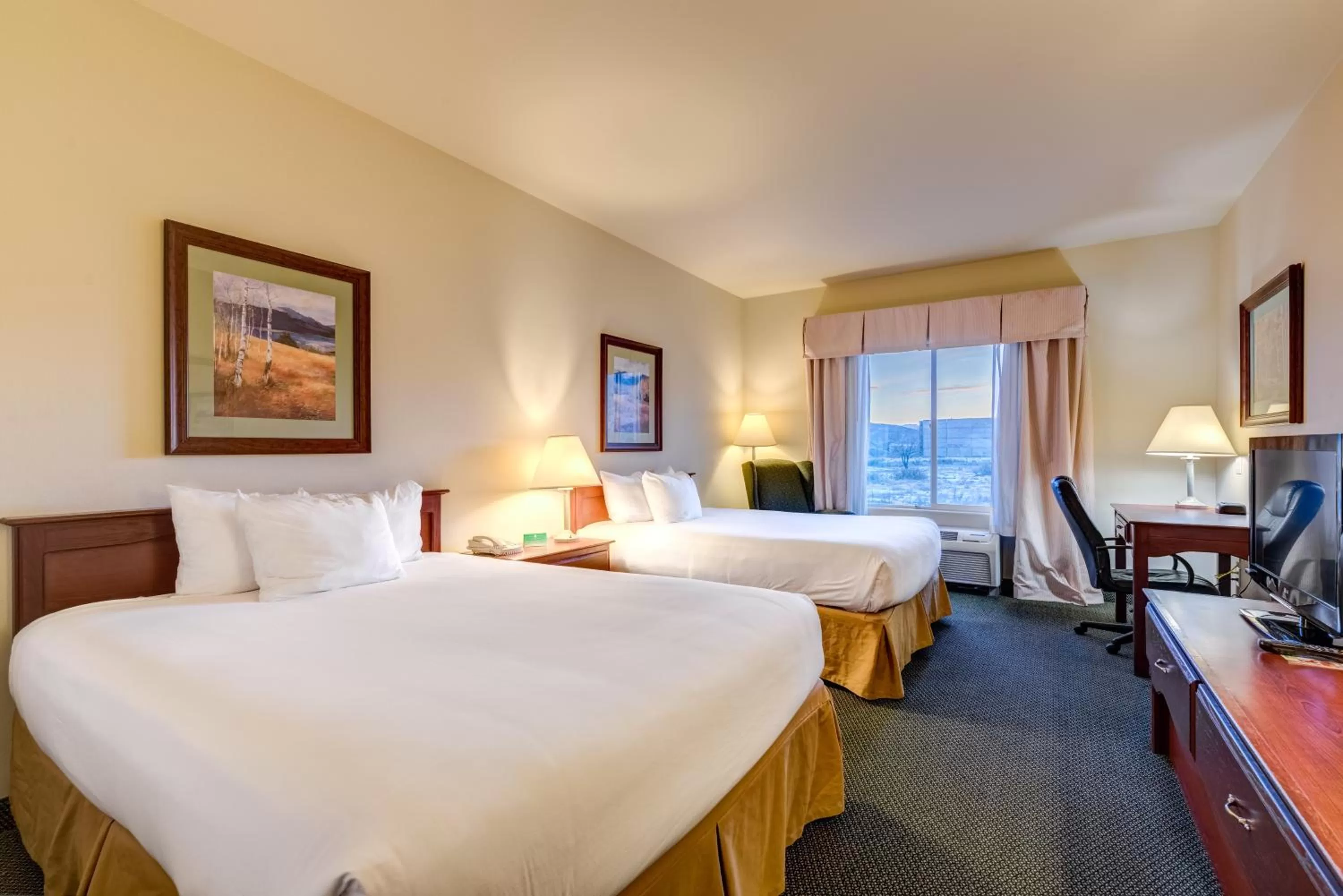 TV and multimedia, Bed in Grand River Hotel