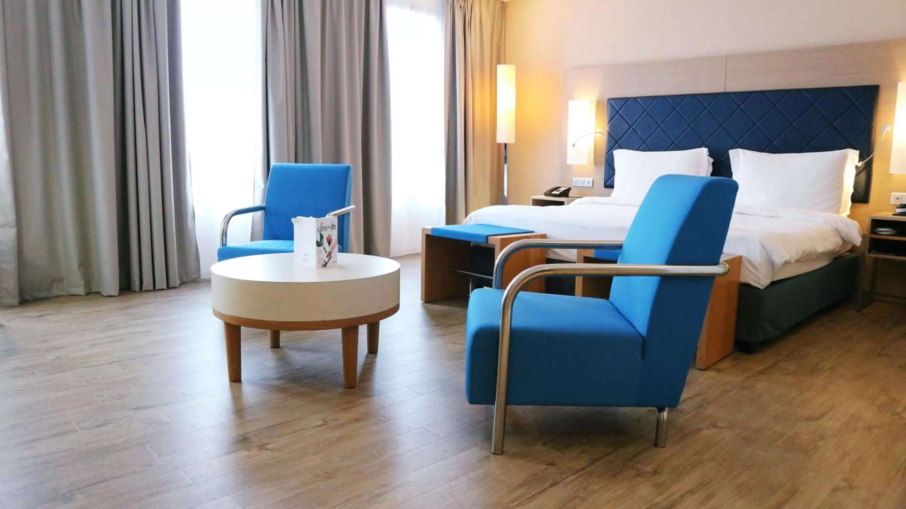 Photo of the whole room, Bed in Radisson Blu Hotel Toulouse Airport