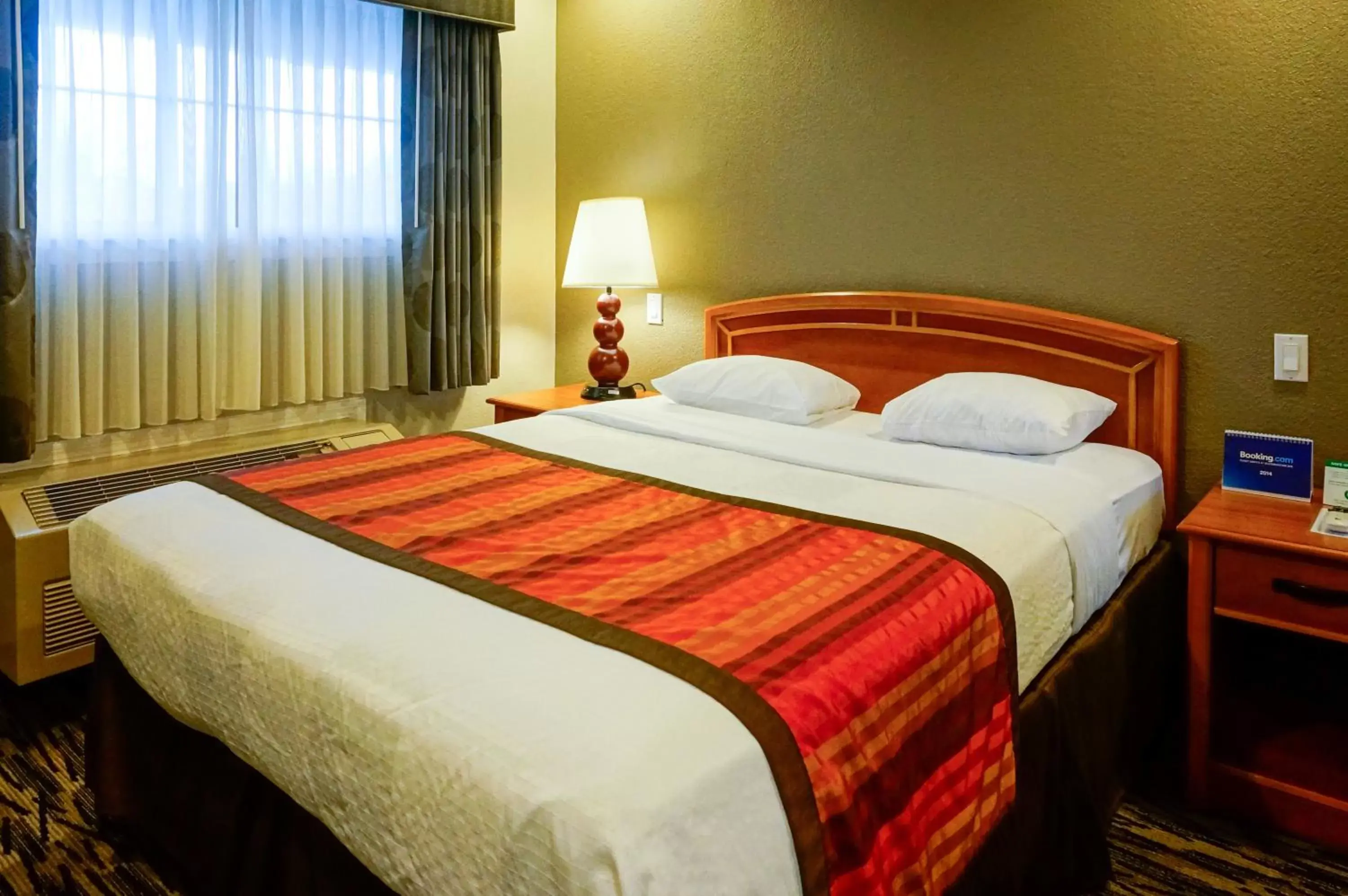 Two-Bedroom Queen Suite in Hotel Parmani Near Stanford University Two-Bedroom Queen Suite in Hotel Parmani Near Stanford University