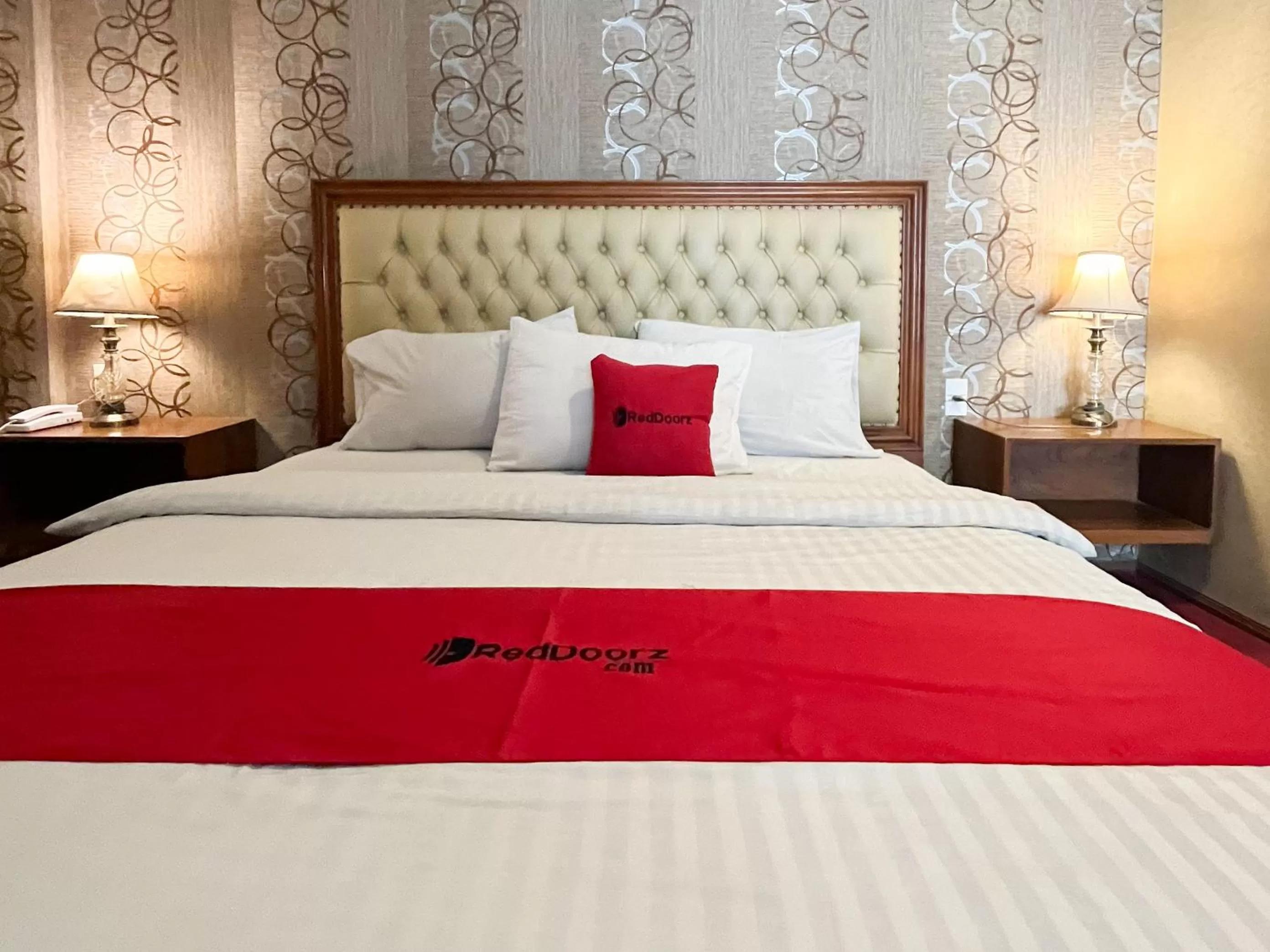 Bedroom, Bed in RedDoorz Premium Syariah at Mutiara Hijau Suites Medan