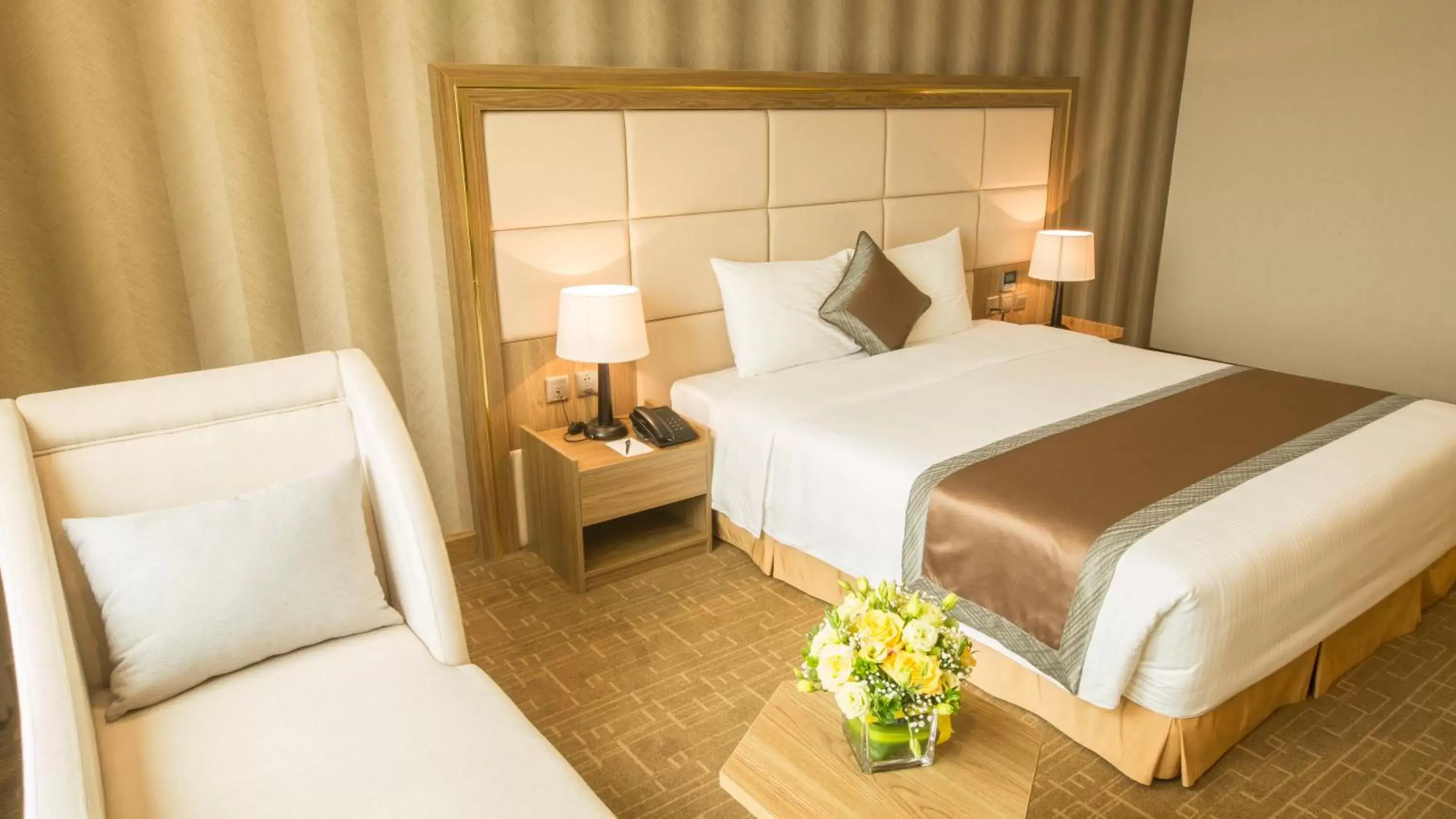Deluxe King Room in Muong Thanh Luxury Phu Tho Deluxe King Room in Muong Thanh Luxury Phu Tho