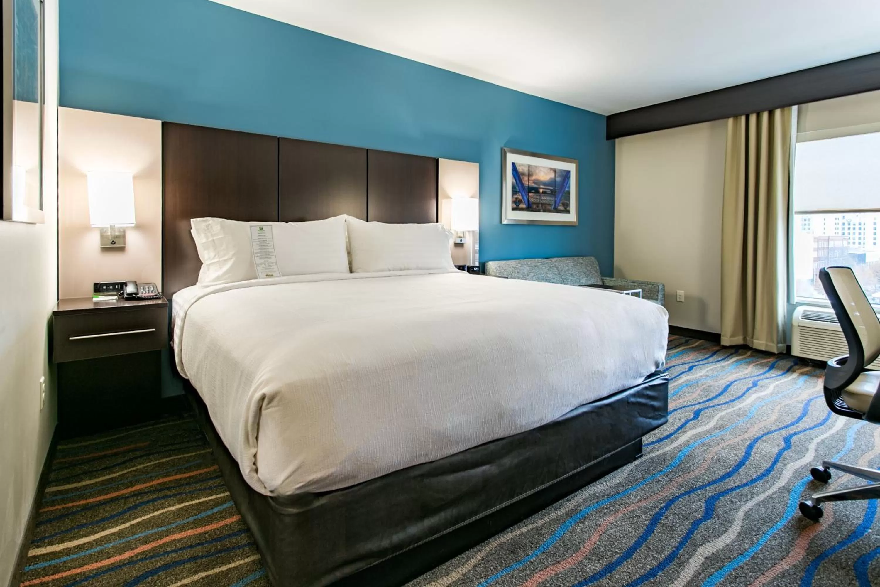 Photo of the whole room, Bed in Holiday Inn Hotel & Suites Chattanooga by IHG