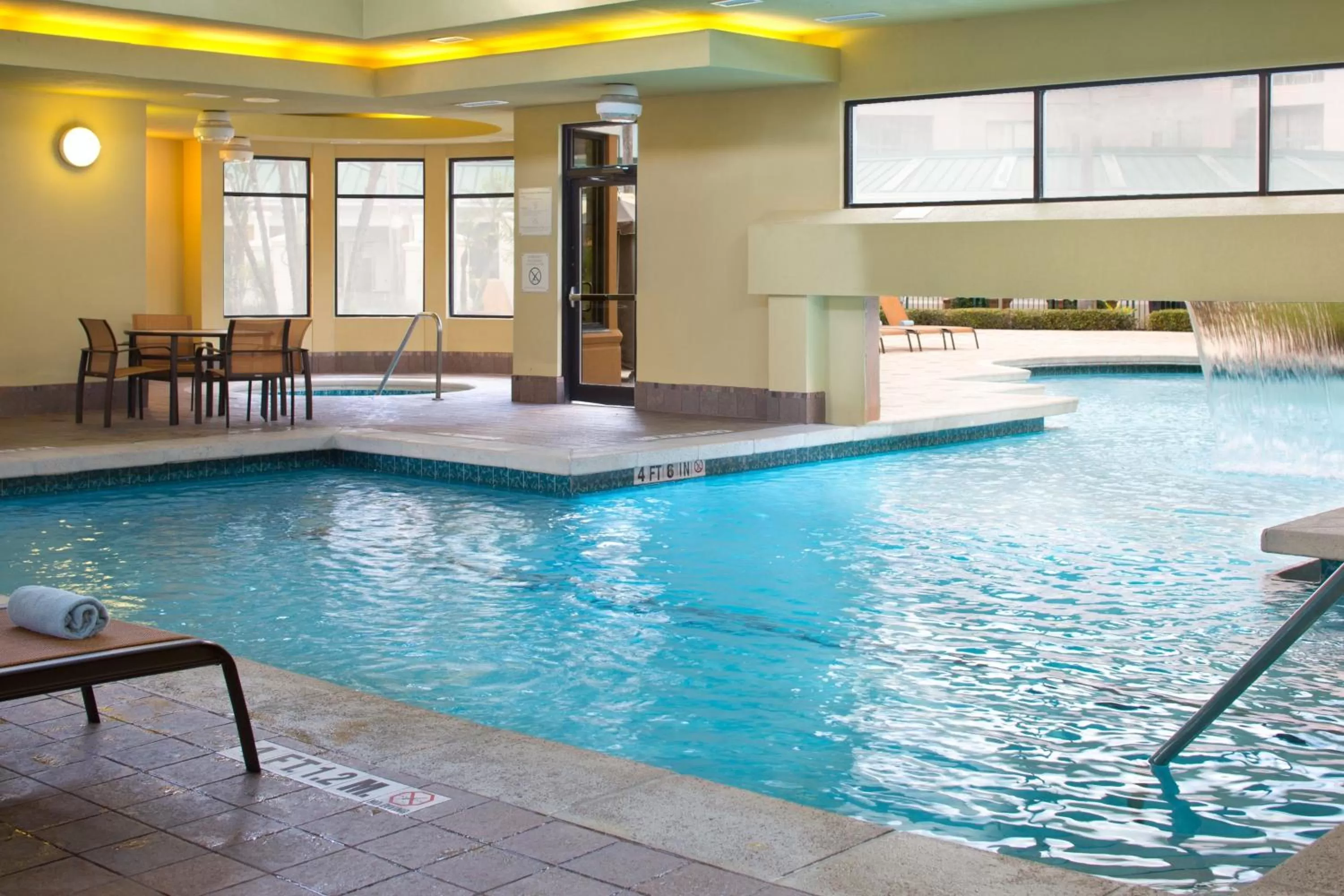 Swimming pool in Courtyard by Marriott Orlando Lake Buena Vista in the Marriott Village