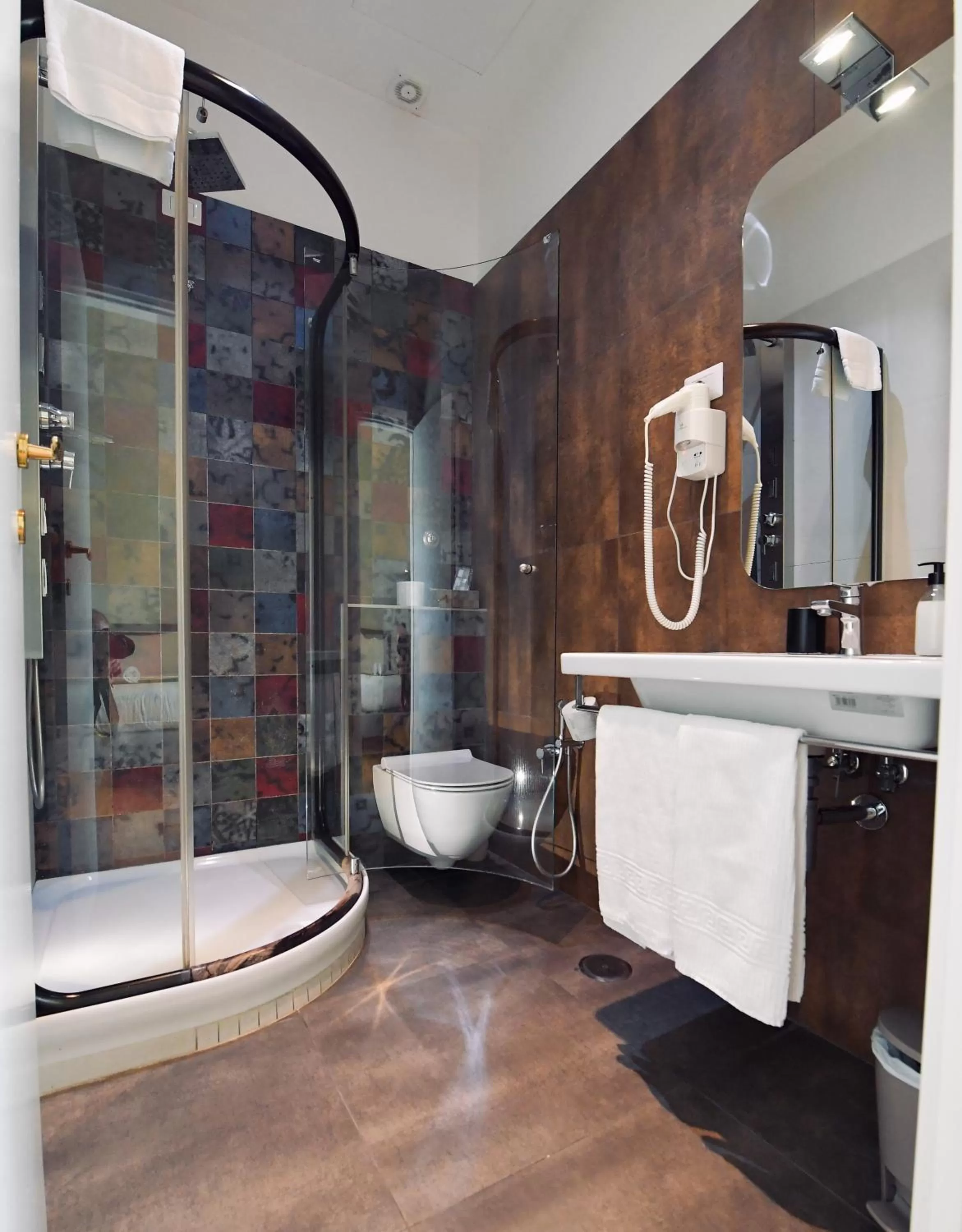 Bathroom in Suites Farnese Design