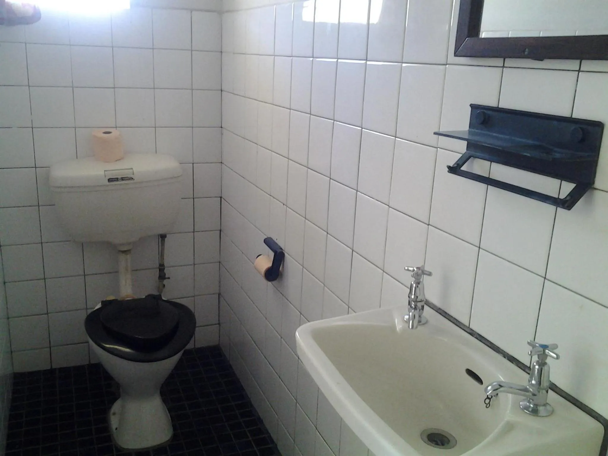 Bathroom in Bamboo Backpackers