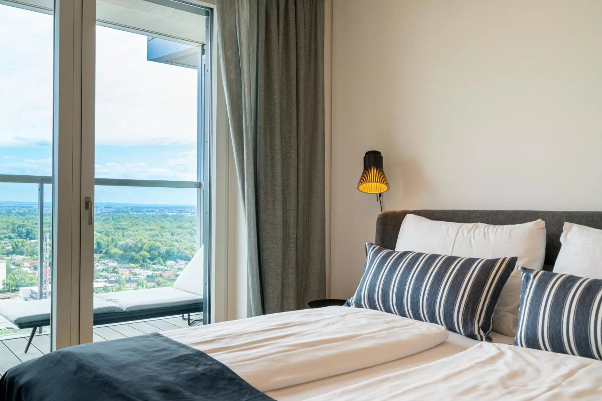 Bed in Vienna Residence, Marina Tower - Danube