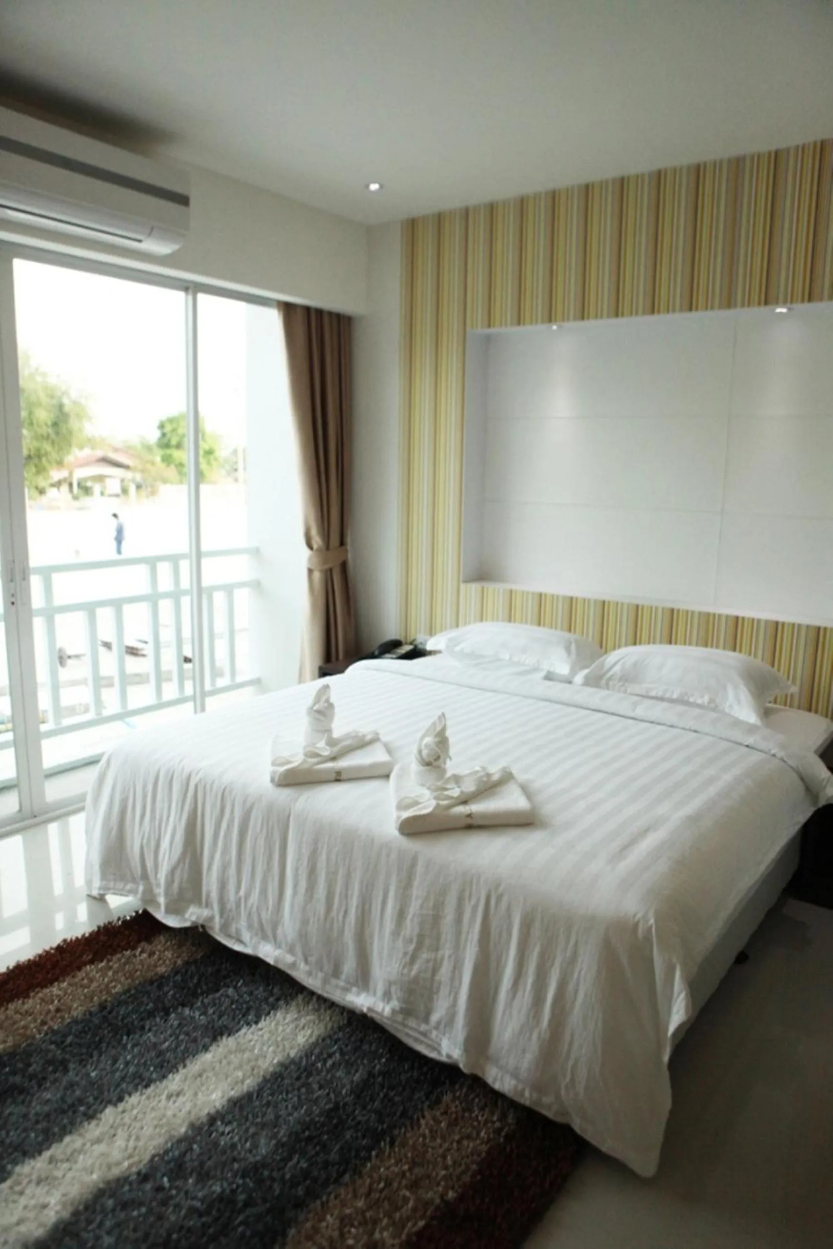 Bedroom, Bed in Golden City Rayong Hotel